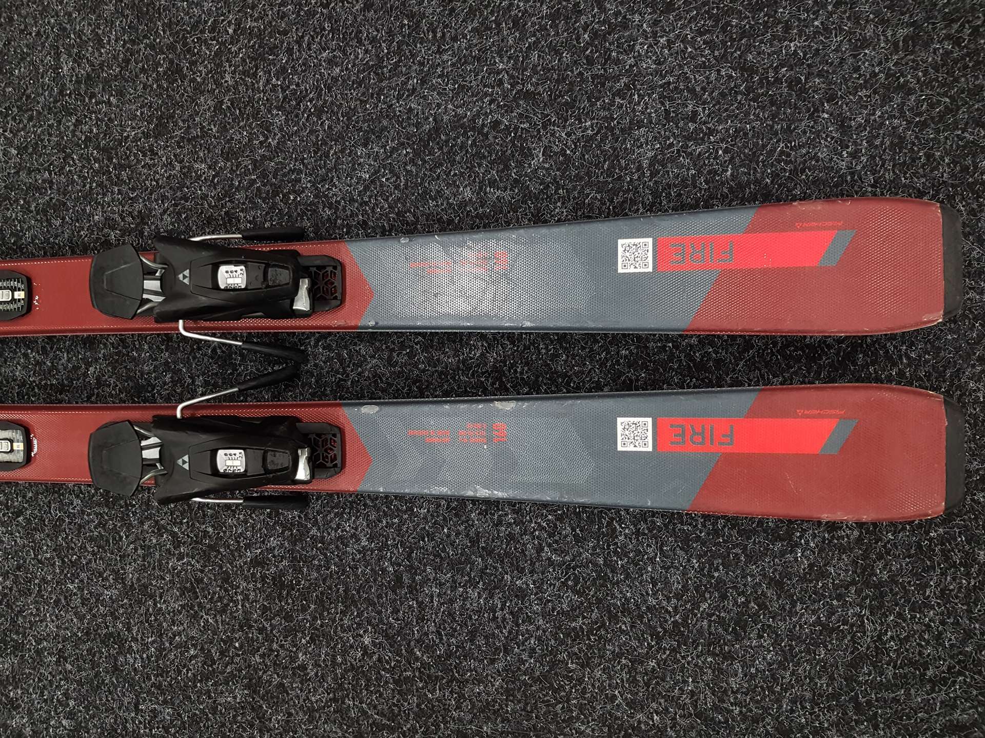 Skis FISCHER Fire d'occasion + fixations Fischer RS 9