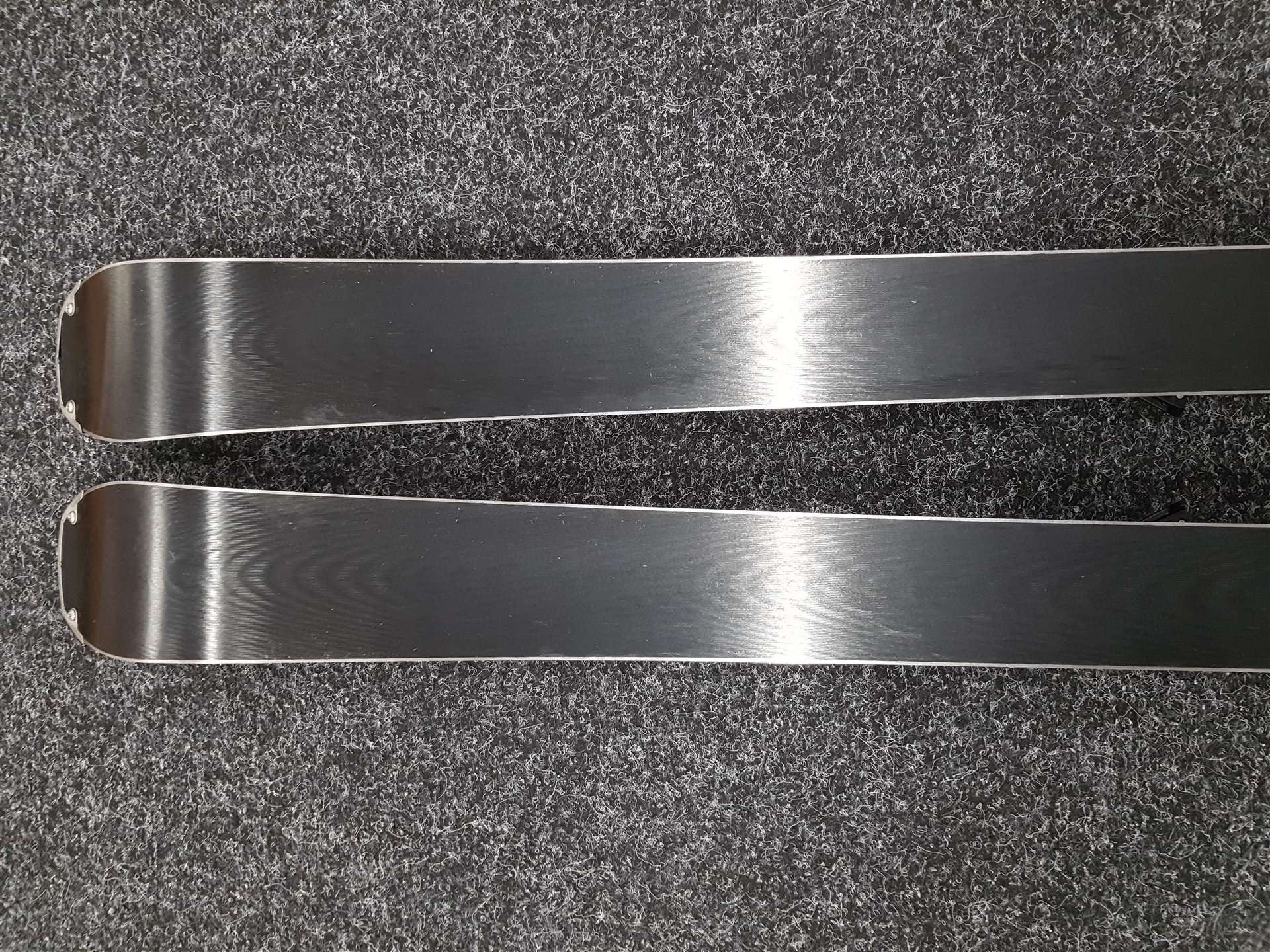Skis FISCHER Fire d'occasion + fixations Fischer RS 9