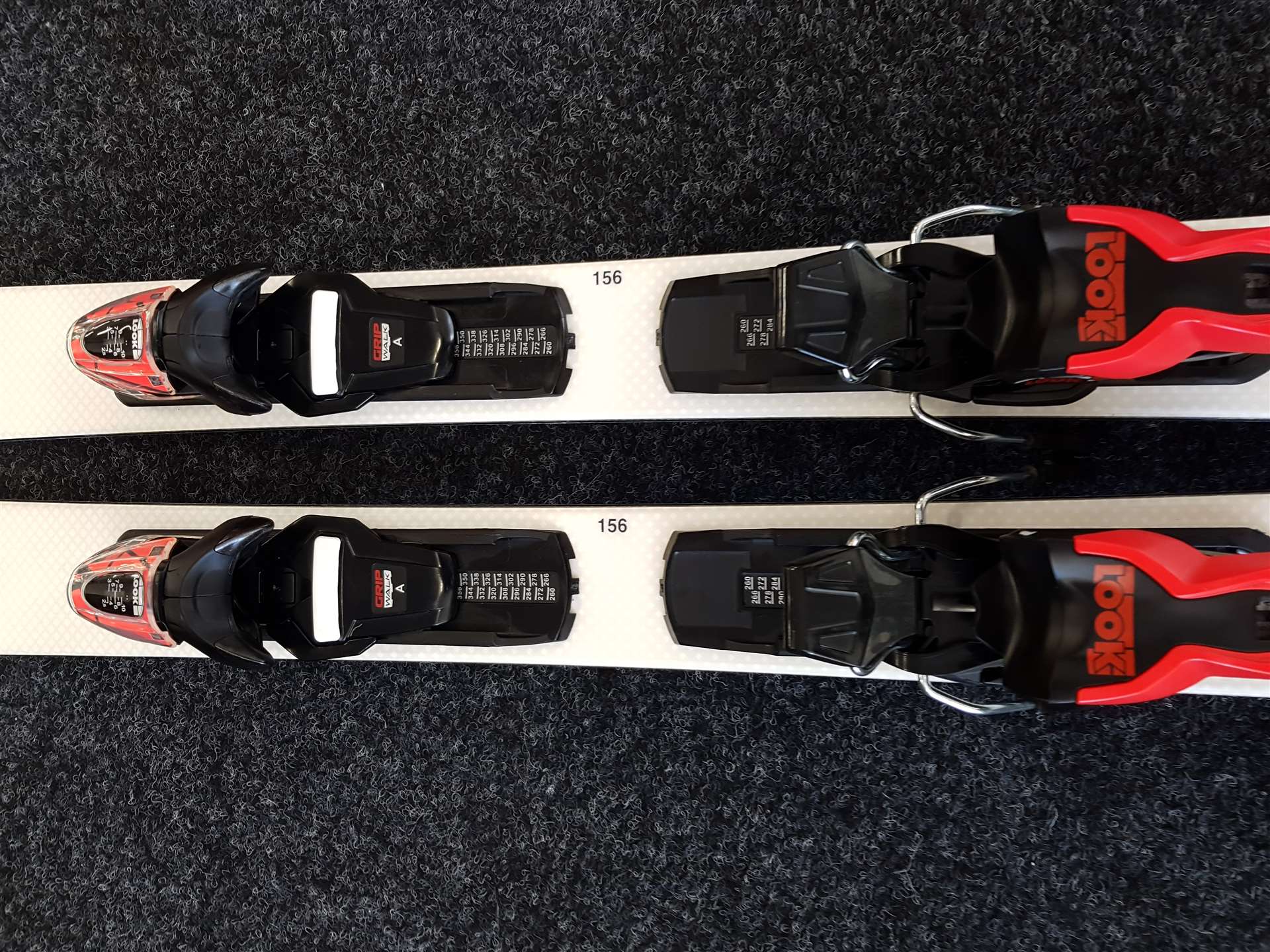 Skis techniques DYNASTAR Speed 263 V d'occasion + fixations Look Xpress 10