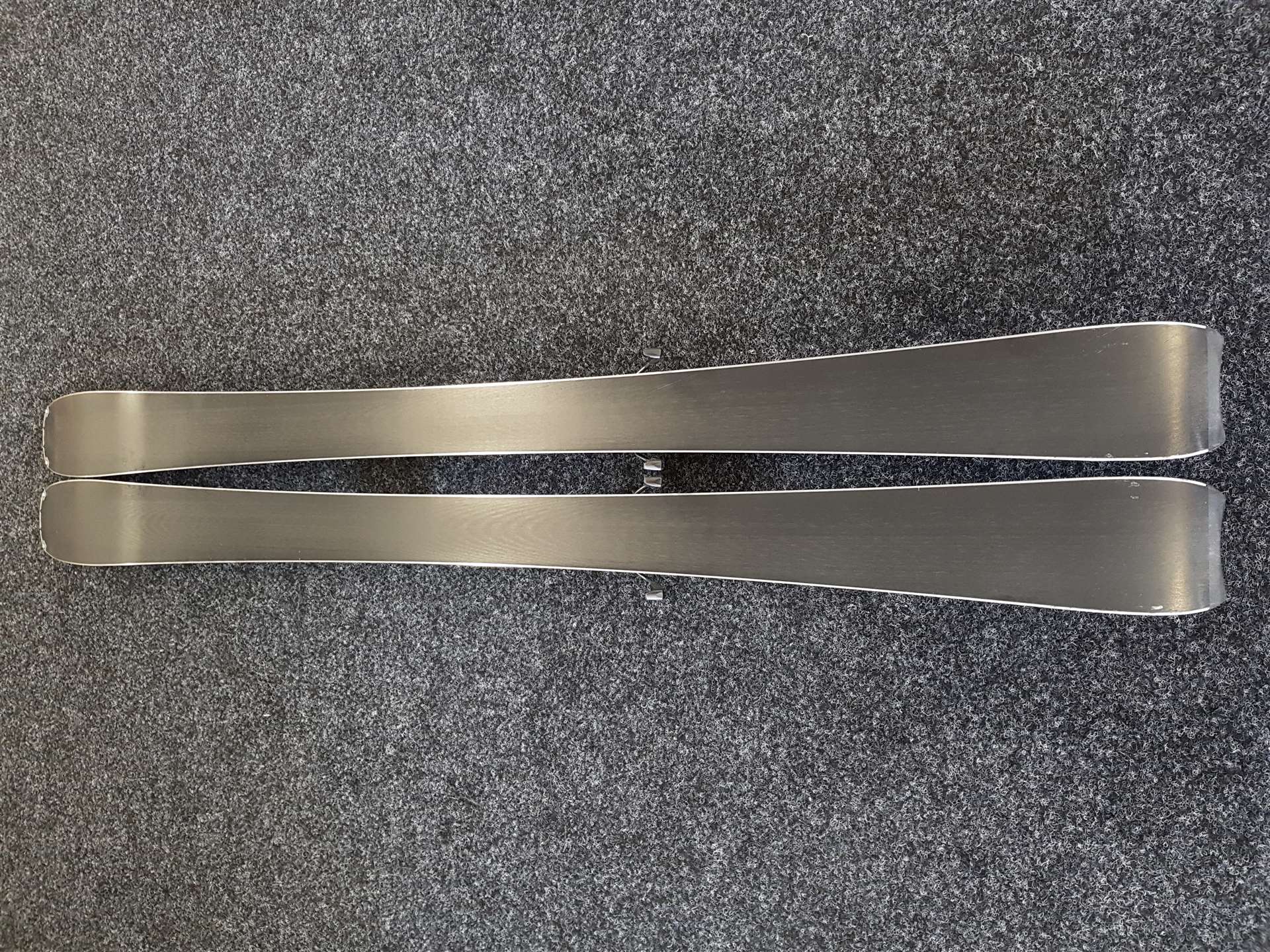 Skis techniques DYNASTAR Speed 263 V d'occasion + fixations Look Xpress 10