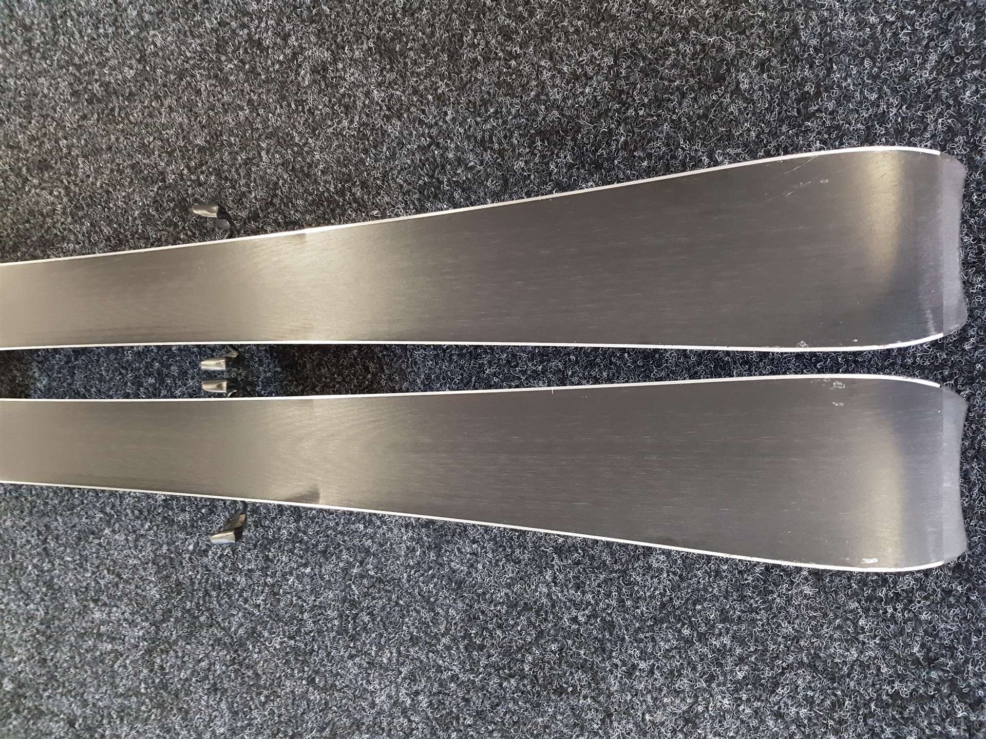 Skis techniques DYNASTAR Speed 263 V d'occasion + fixations Look Xpress 10