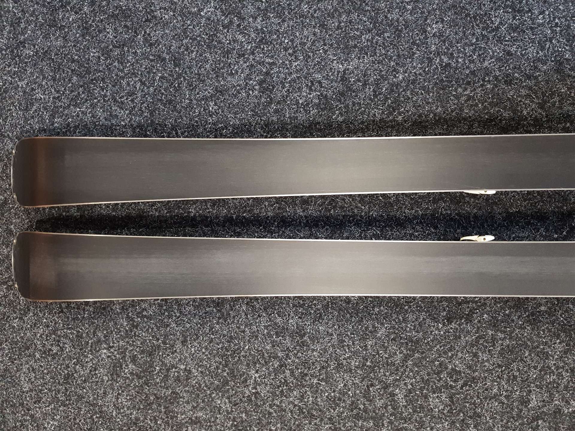 Esquís VOLKL Deacon 7.4 usados + fijaciones Marker FDT 10