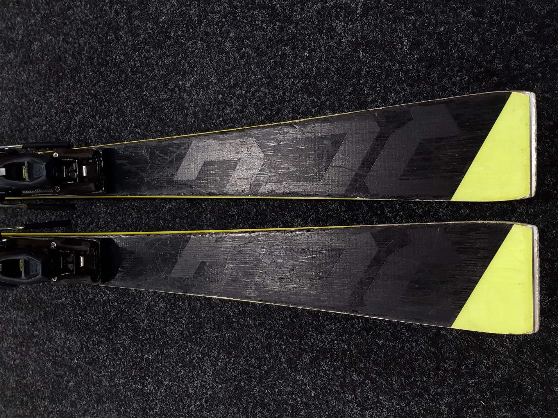 Použité lyže FISCHER RC4 + vázání Fischer Z13