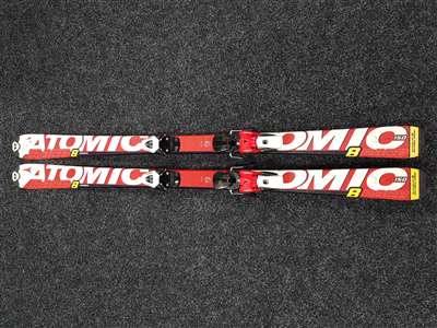 Esquís ATOMIC Race 8 usados + fijaciones Atomic Evox 7