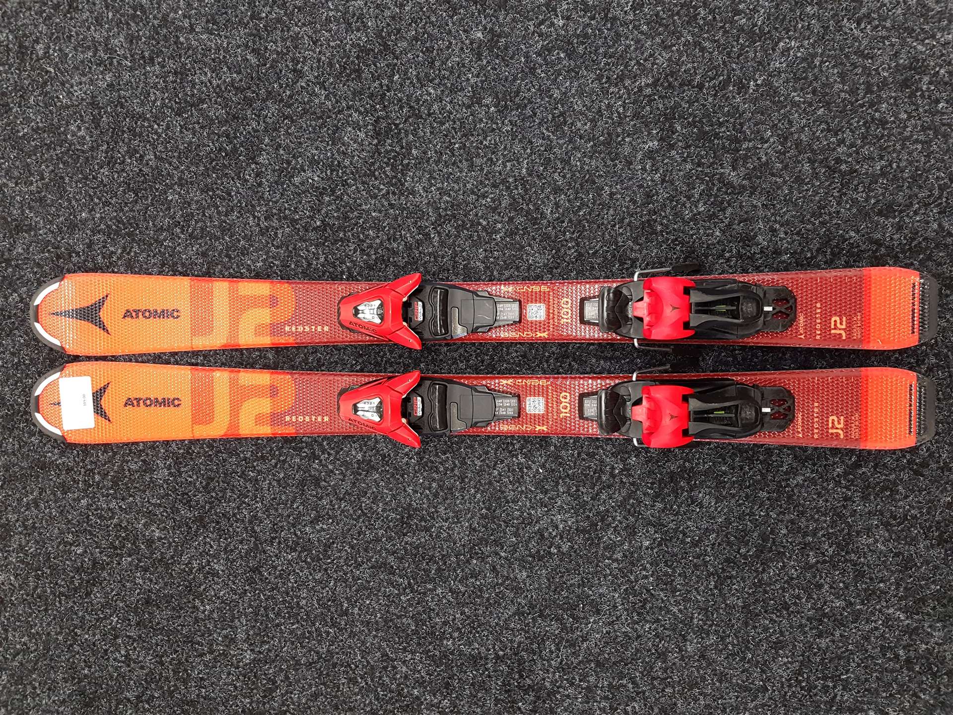 Použité dětské lyže ATOMIC Redster J2 + vázání Atomic C5