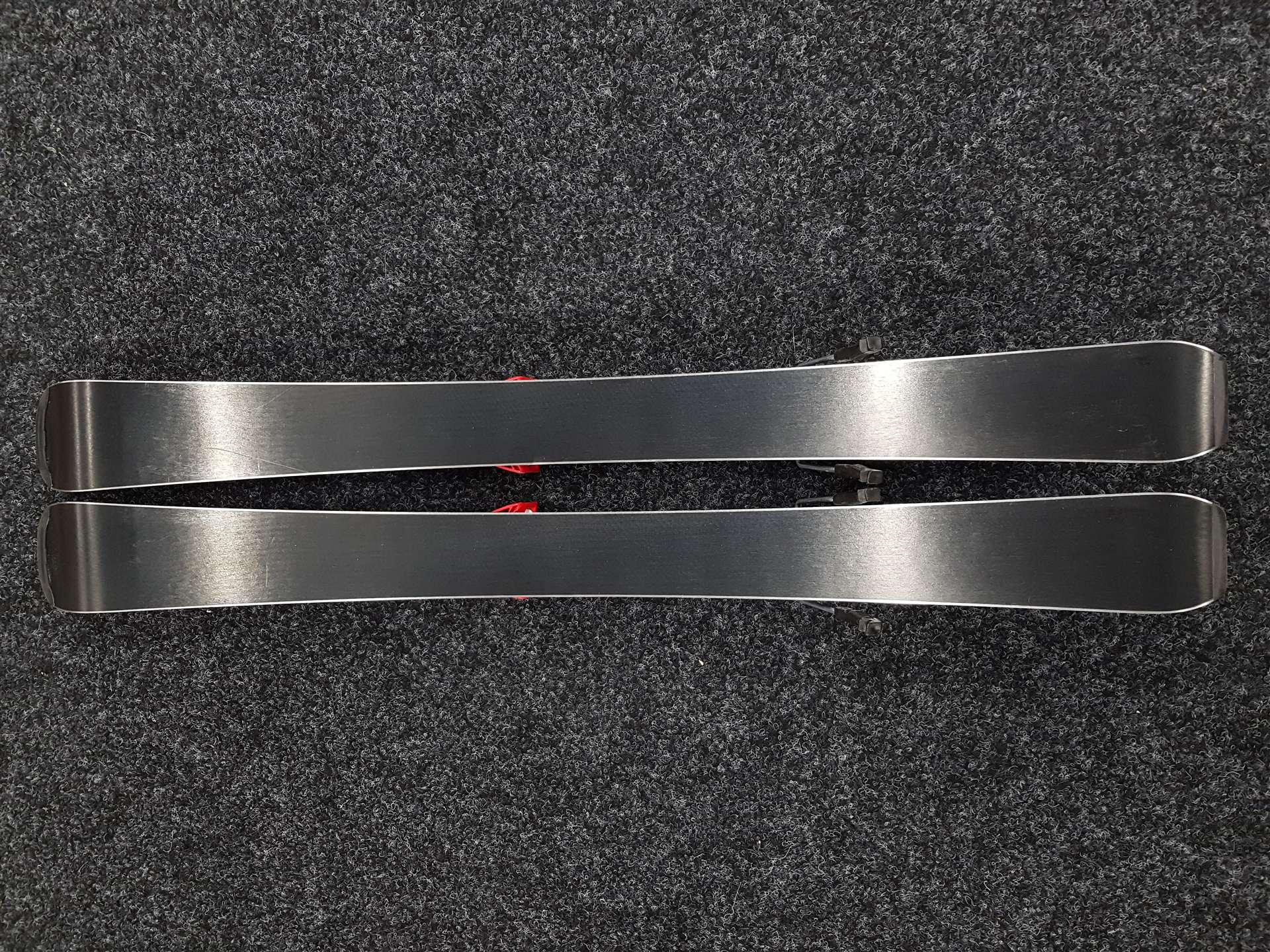 Použité dětské lyže ATOMIC Redster J2 + vázání Atomic C5