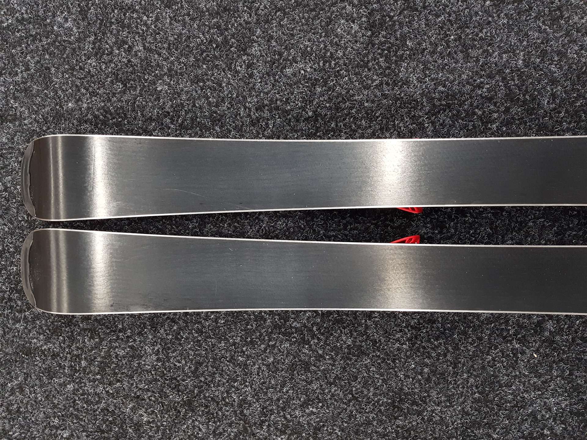 Použité dětské lyže ATOMIC Redster J2 + vázání Atomic C5