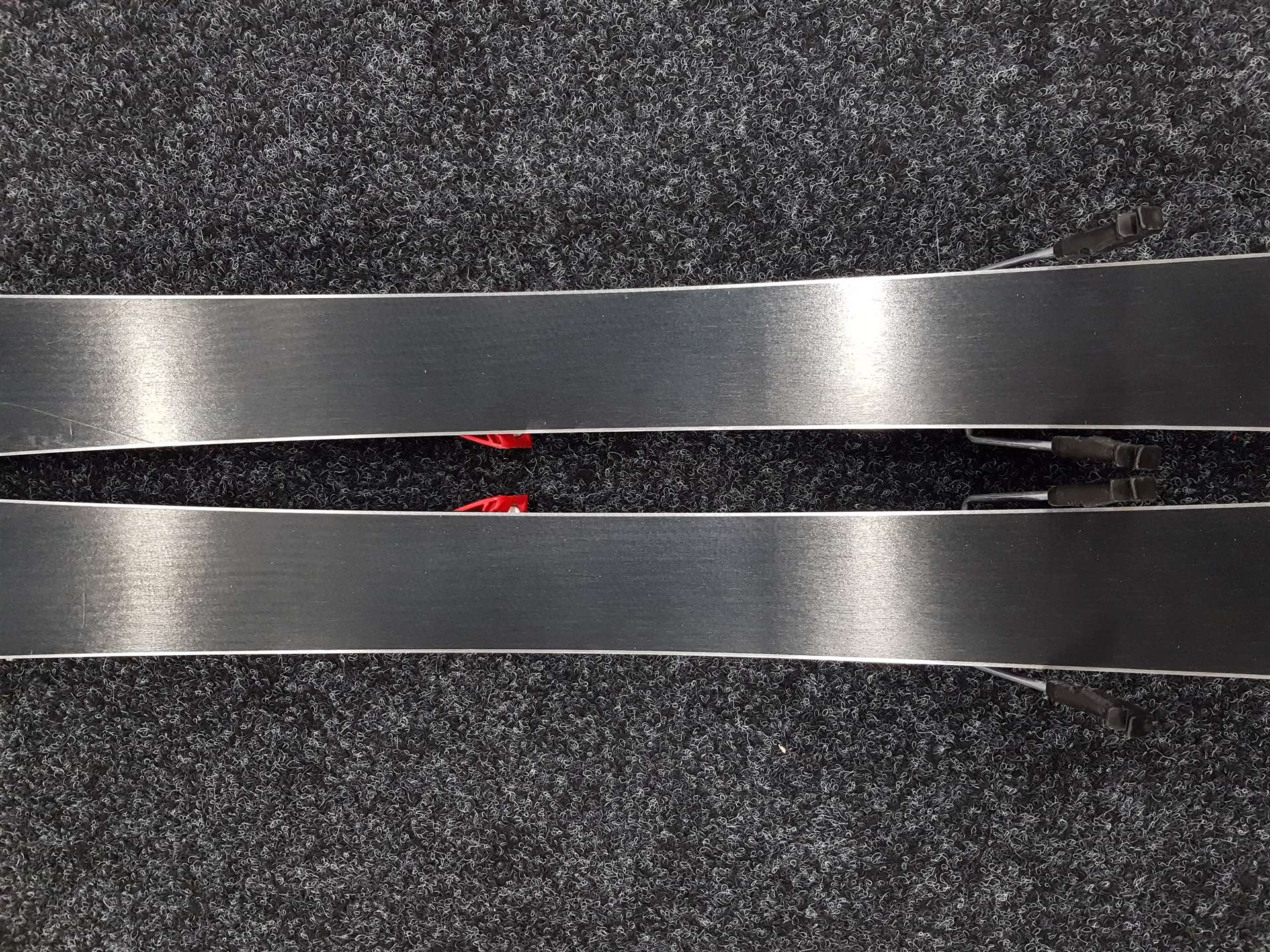 Použité dětské lyže ATOMIC Redster J2 + vázání Atomic C5