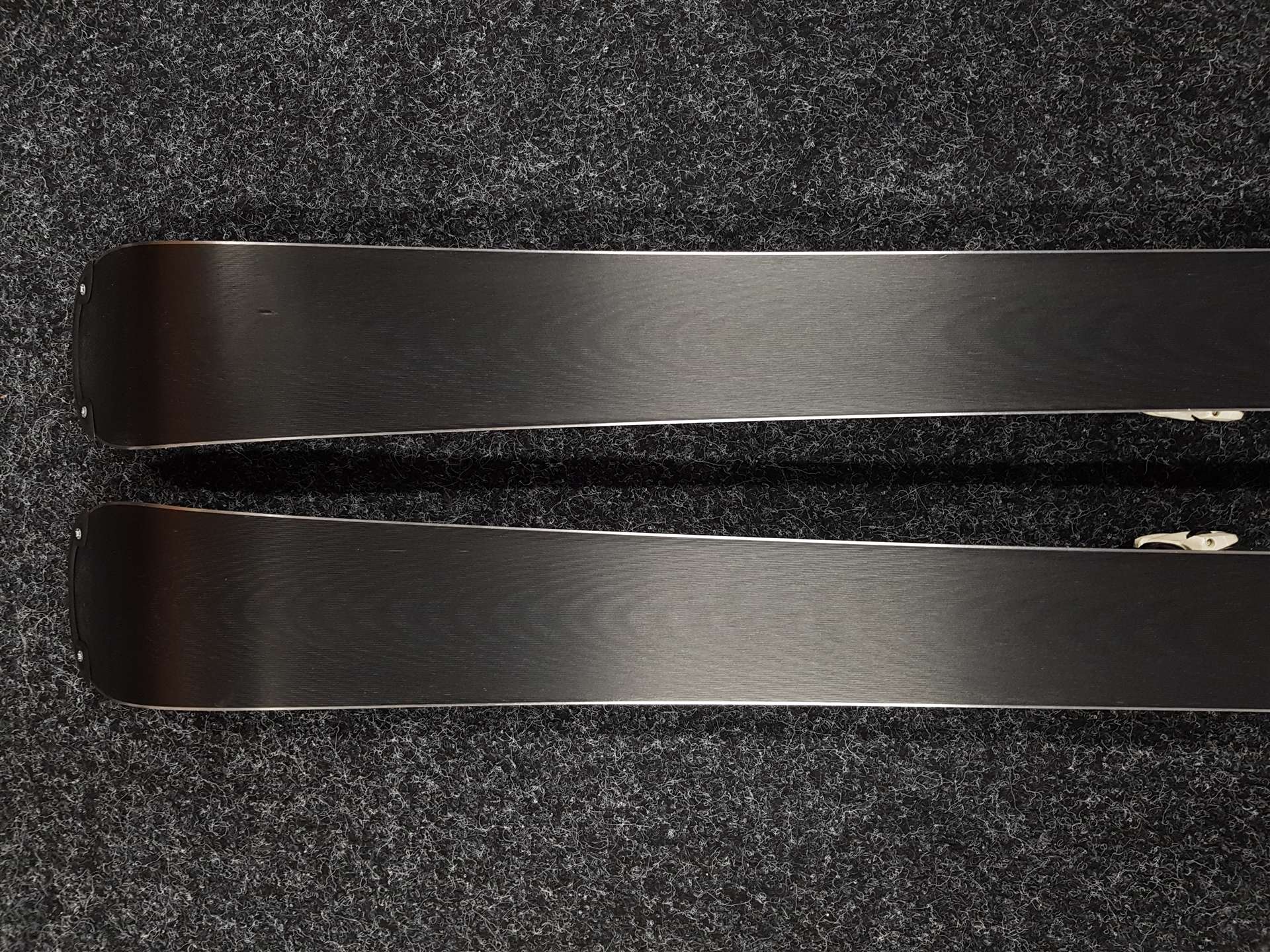 Sci usati VOLKL Deacon 7.4 + attacchi Marker FDT 10