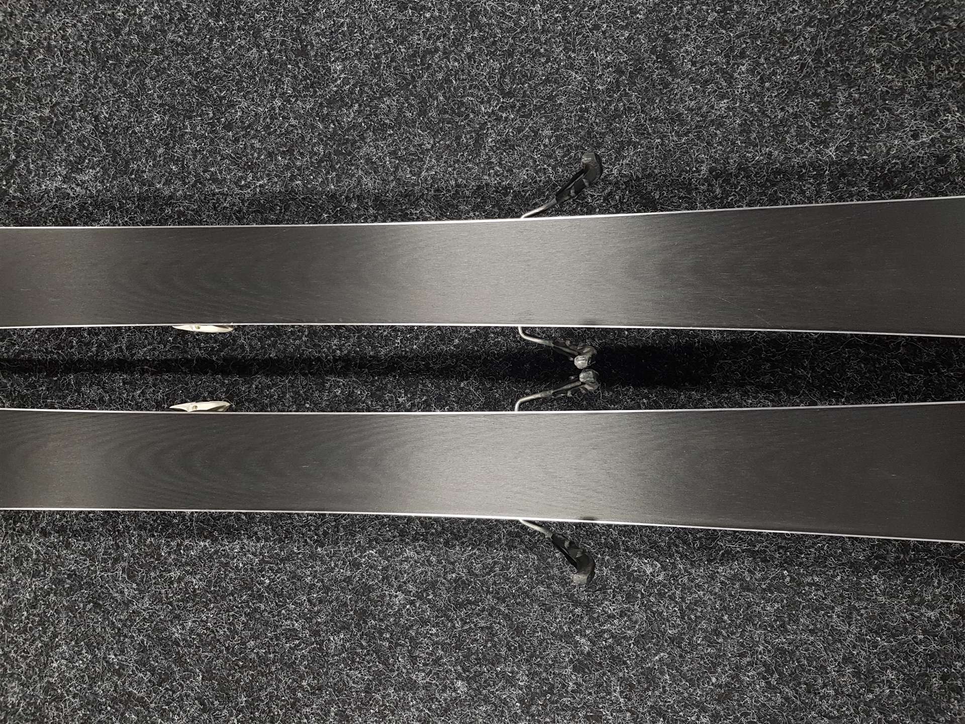 Sci usati VOLKL Deacon 7.4 + attacchi Marker FDT 10