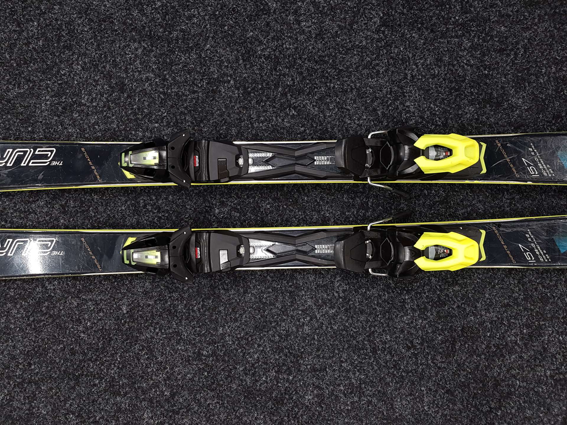 Použité lyže FISCHER The Curv RC4 + vázání Fischer11