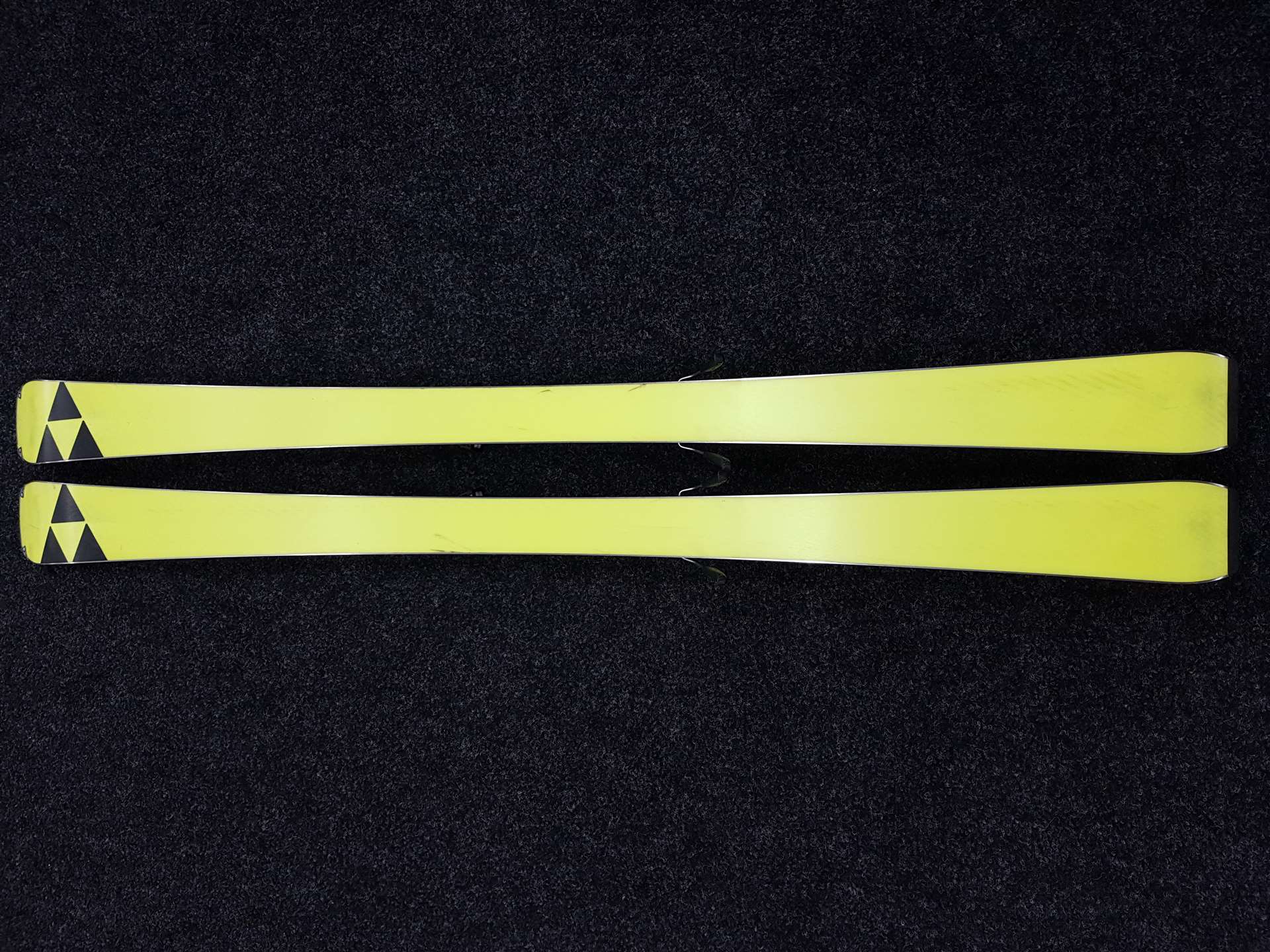 Použité lyže FISCHER The Curv RC4 + vázání Fischer11