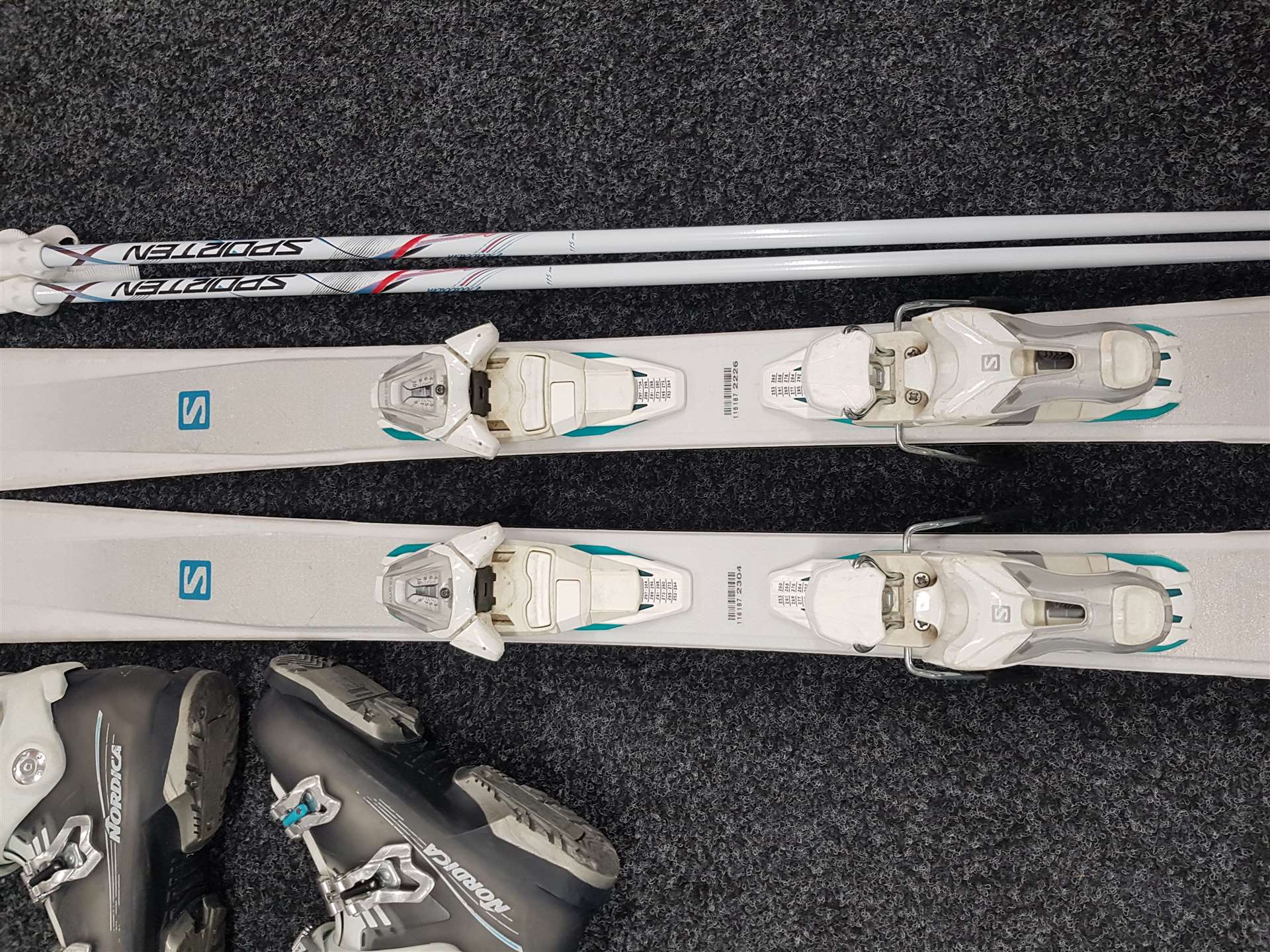 Bazárové lyže Salomon Aira + lyžiarky NORDICA NXT 85 WR