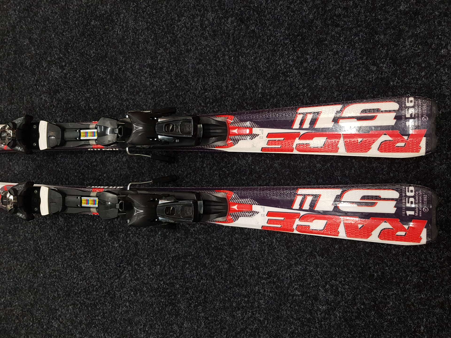 Použité lyže ATOMIC Race SL + vázání Atomic 10