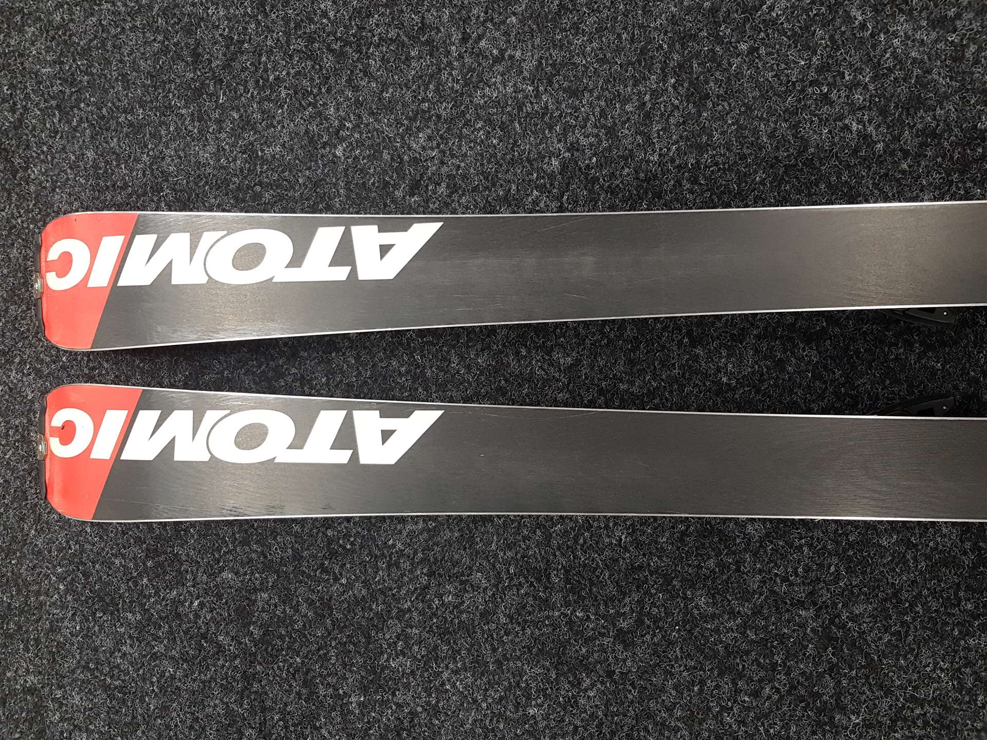 Použité lyže ATOMIC Race SL + vázání Atomic 10