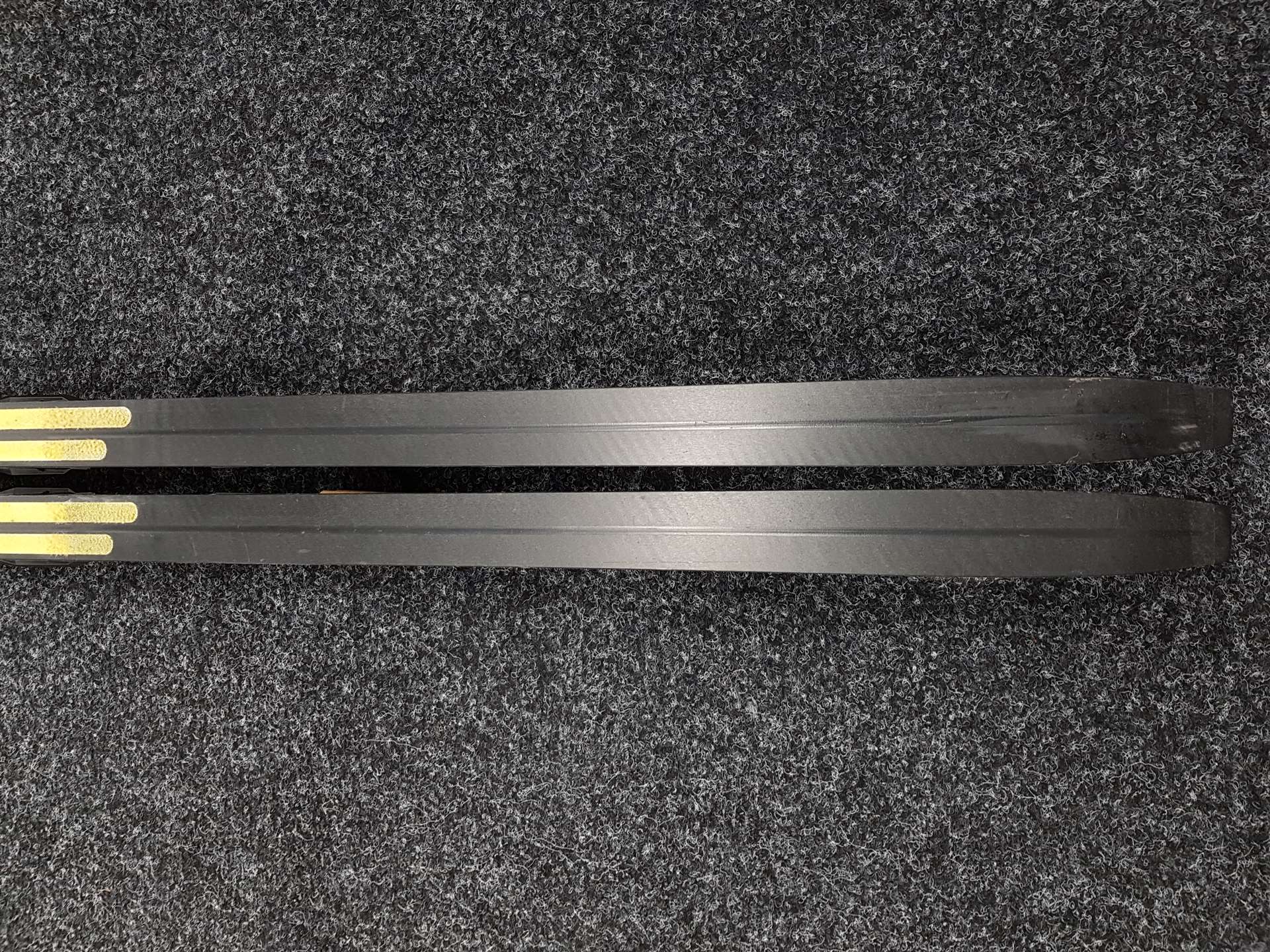 Schiuri de fond Fischer NC Twinskin Cruiser second-hand + legături Fischer NNN