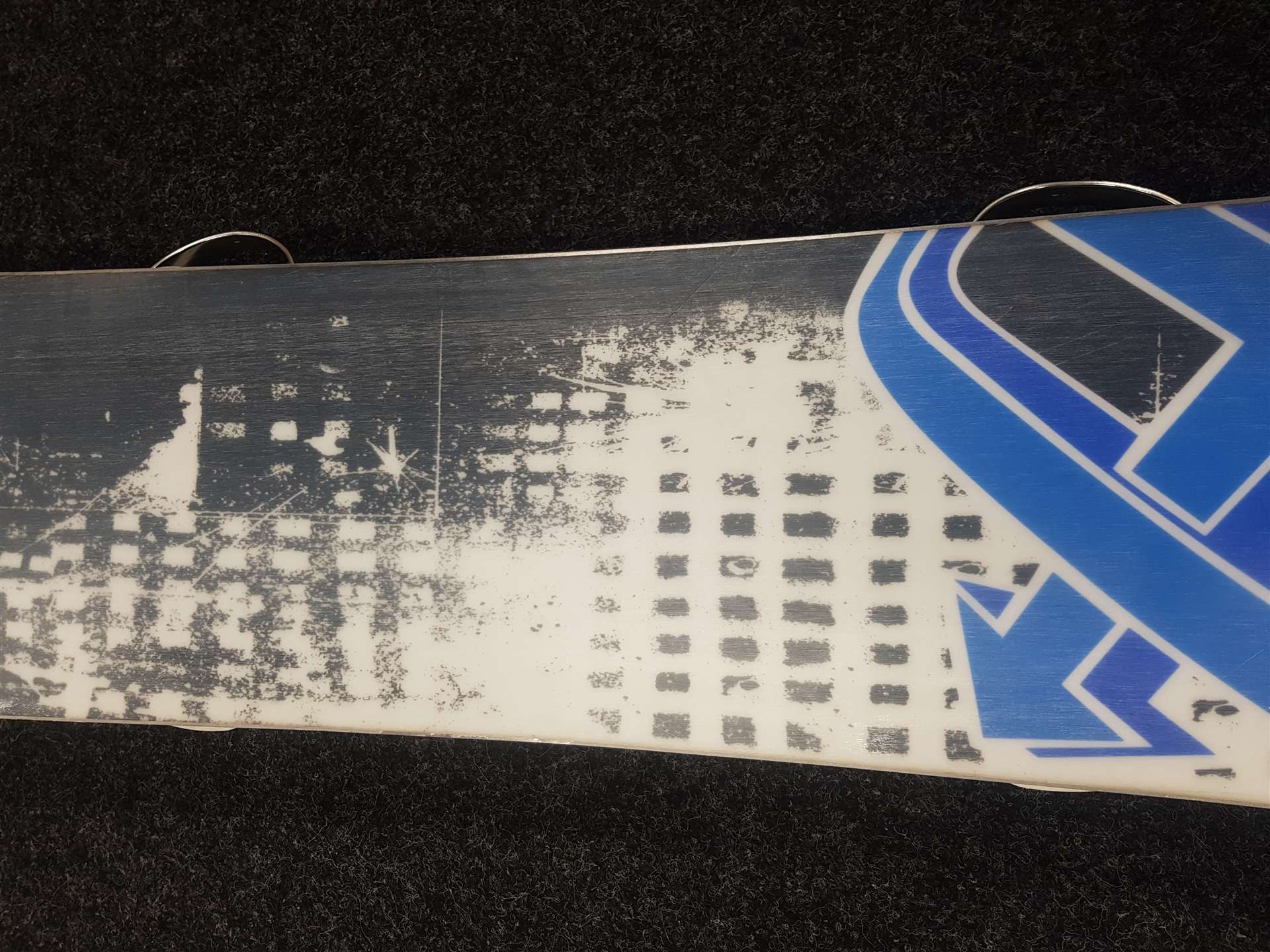 Snowboard LTD Fury d'occasion + fixations Stuf taille L