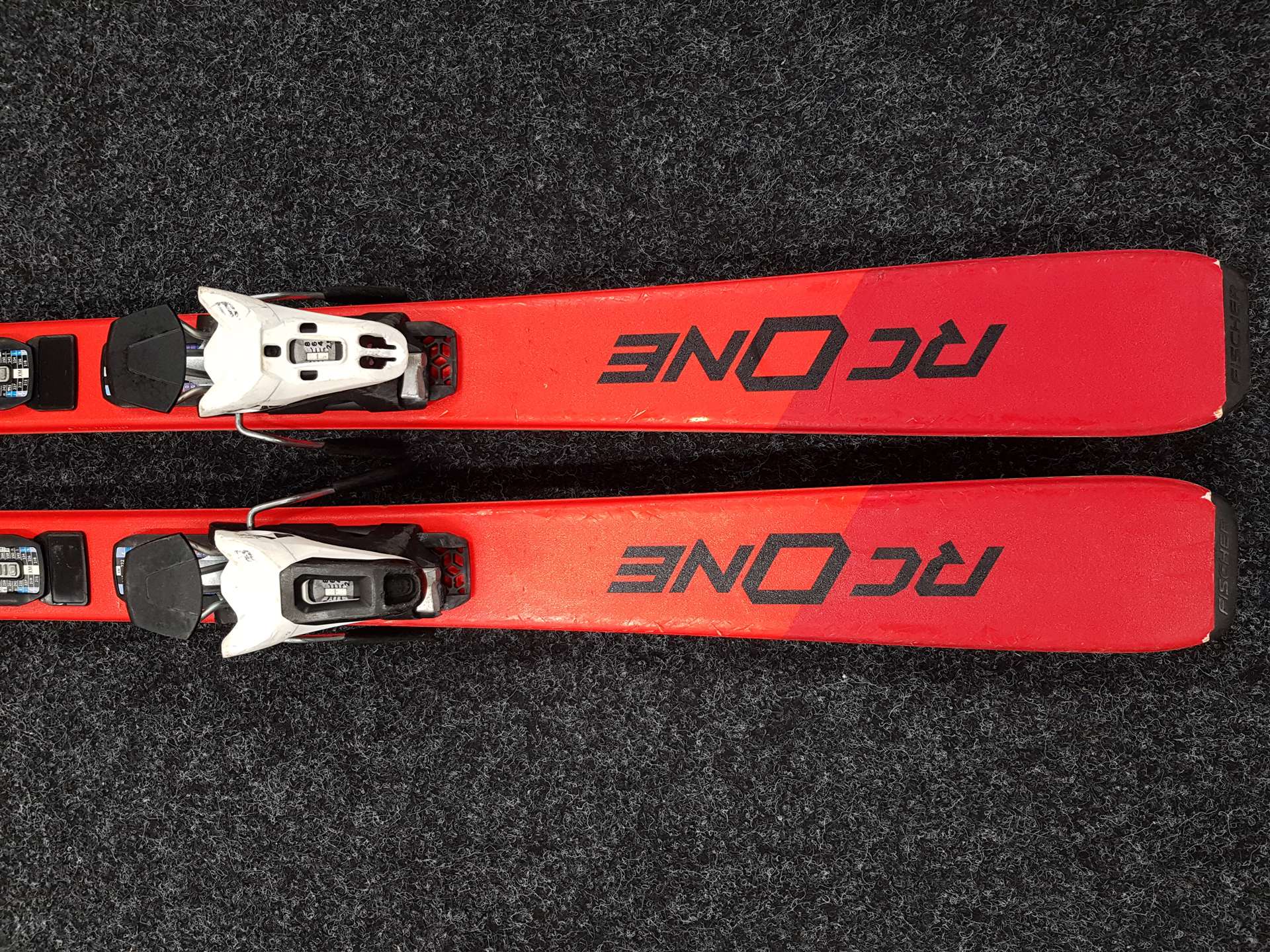 Sci FISCHER RC One usati + attacchi Fischer RS 9