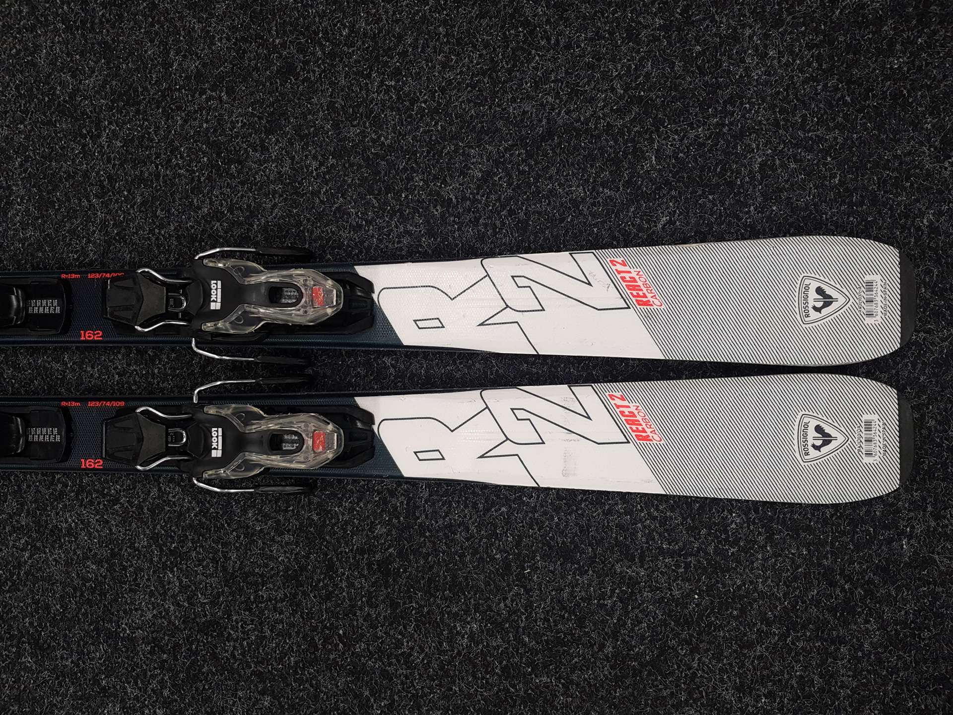 Skis ROSSIGNOL React 2 Carbon d'occasion + fixations Look Xpress 10