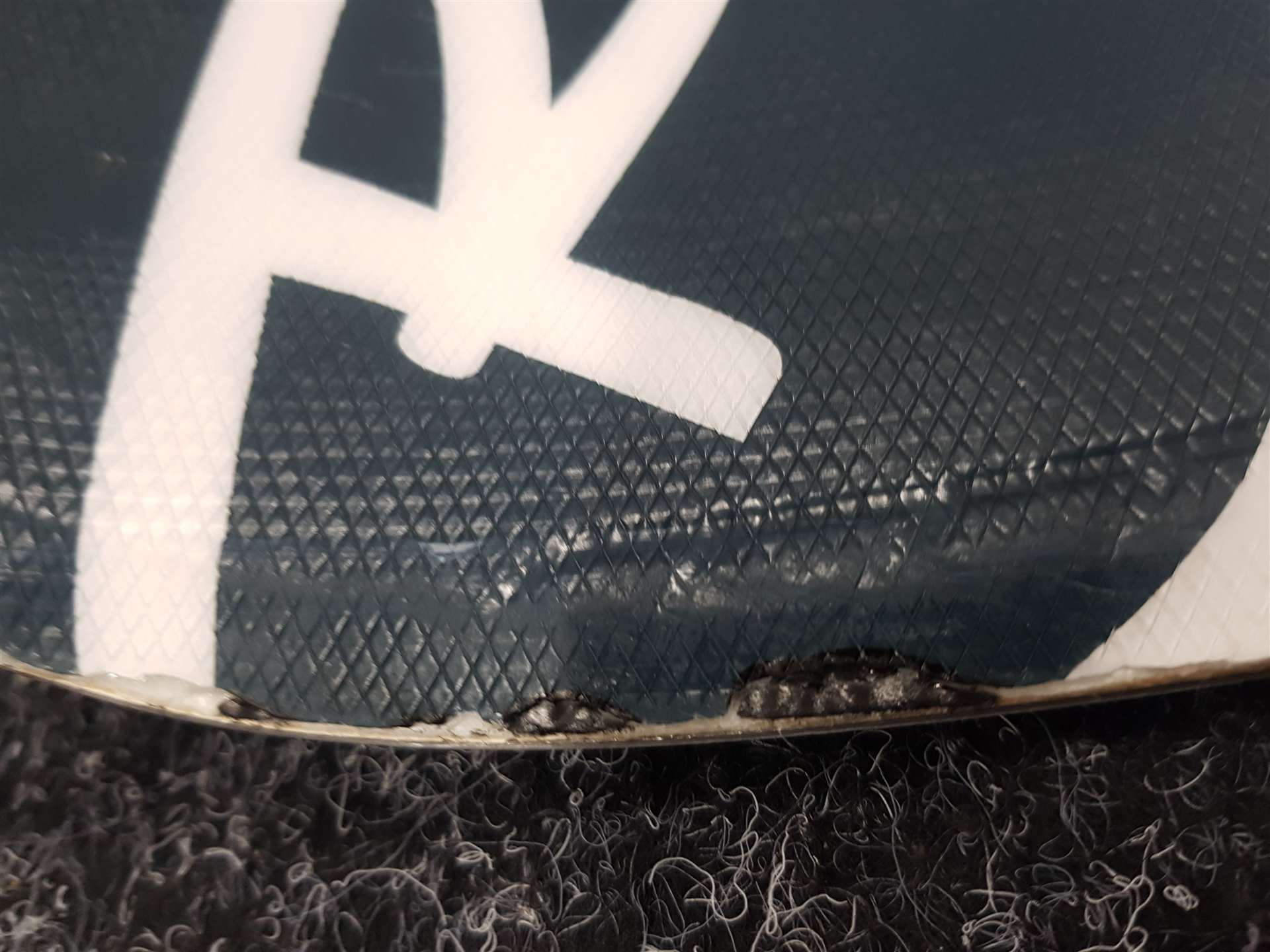 Skis ROSSIGNOL React 2 Carbon d'occasion + fixations Look Xpress 10