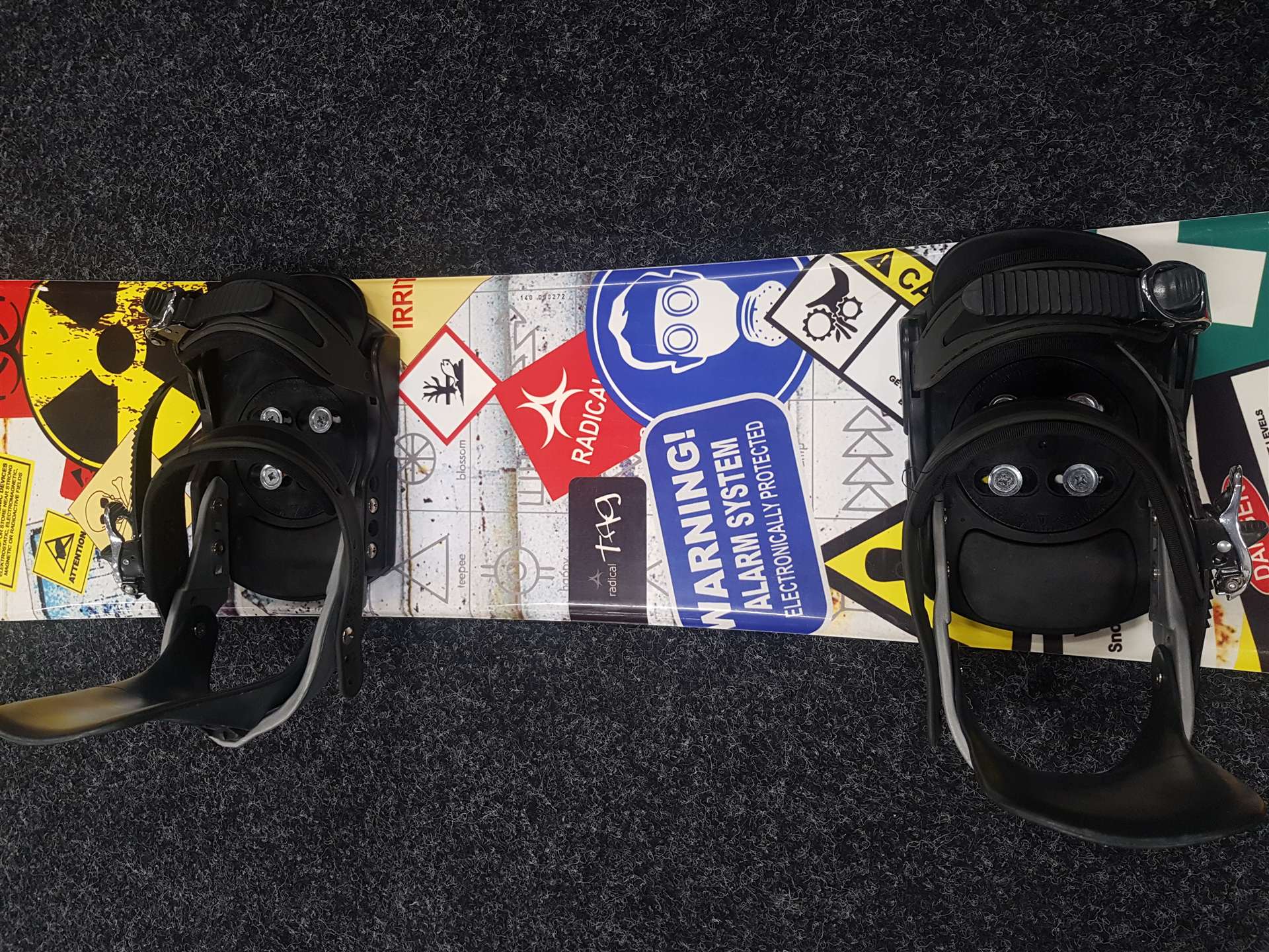 Snowboard RADICAL Tag d'occasion + fixations Radical taille M