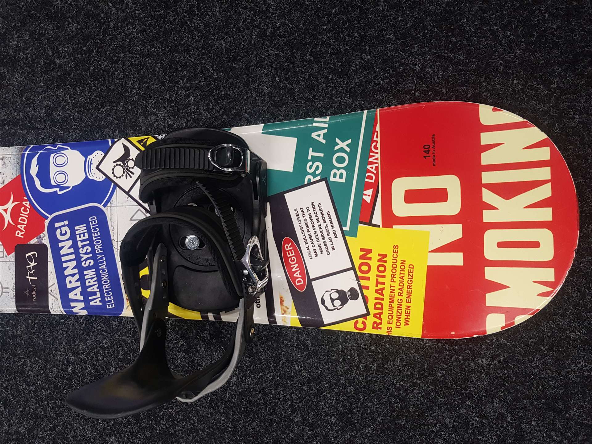 Snowboard RADICAL Tag d'occasion + fixations Radical taille M