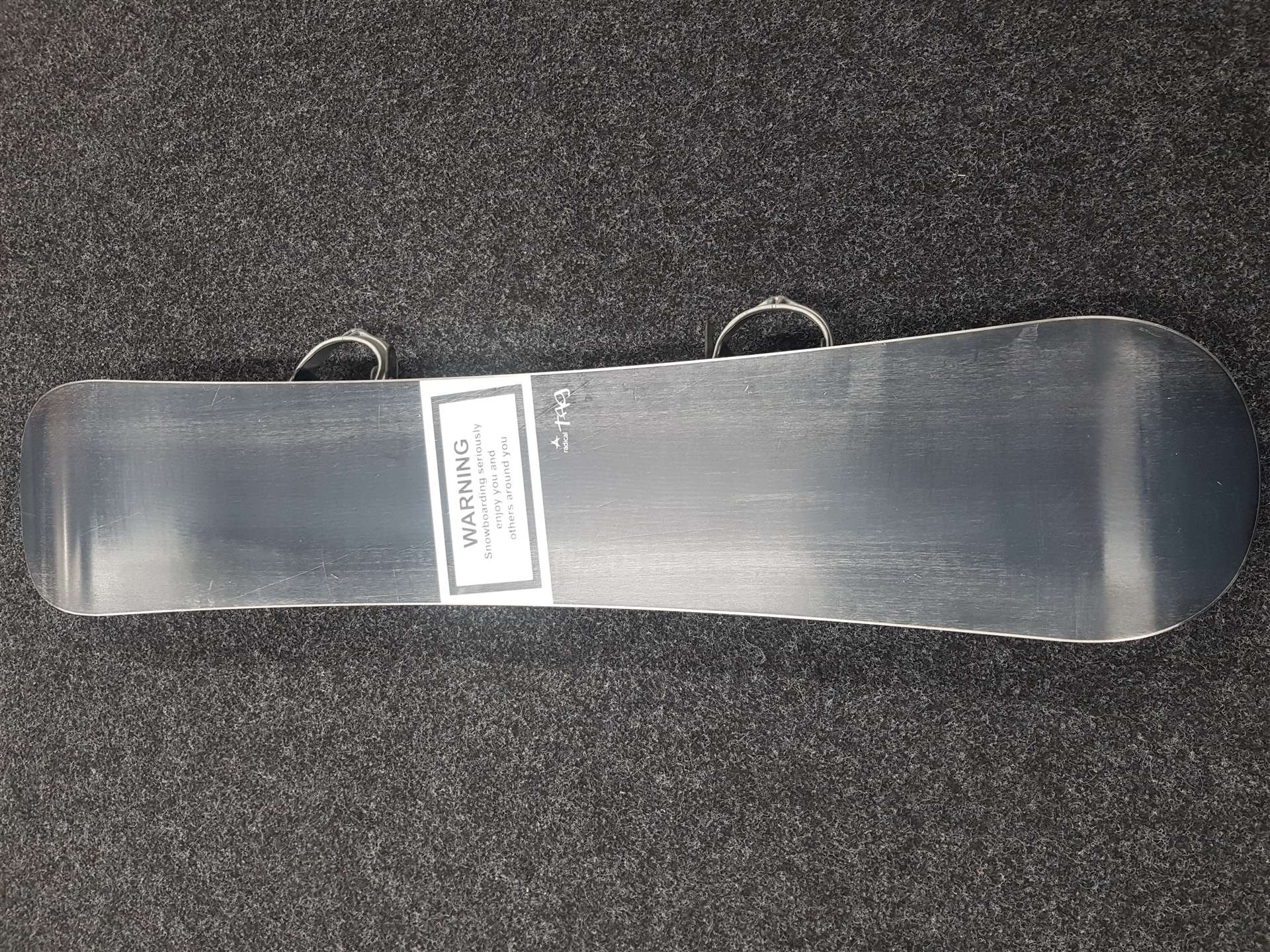 Snowboard RADICAL Tag d'occasion + fixations Radical taille M