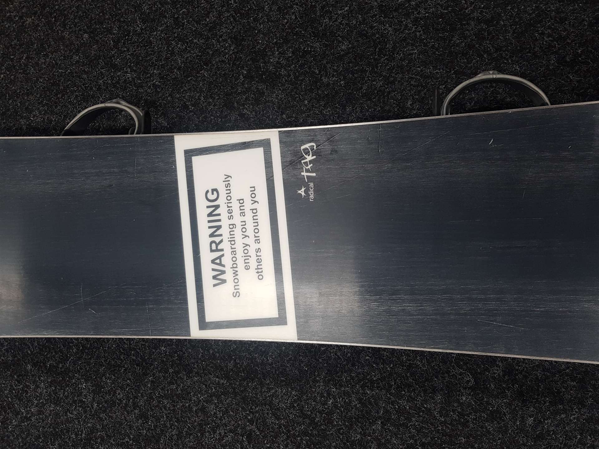 Snowboard RADICAL Tag d'occasion + fixations Radical taille M