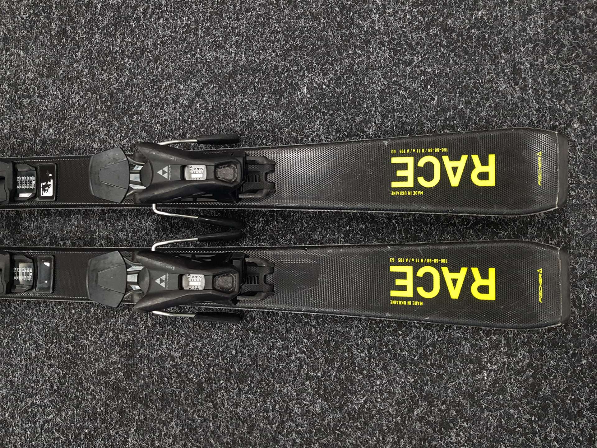 Použité dětské lyže FISCHER Race + vázání Fischer FS 7