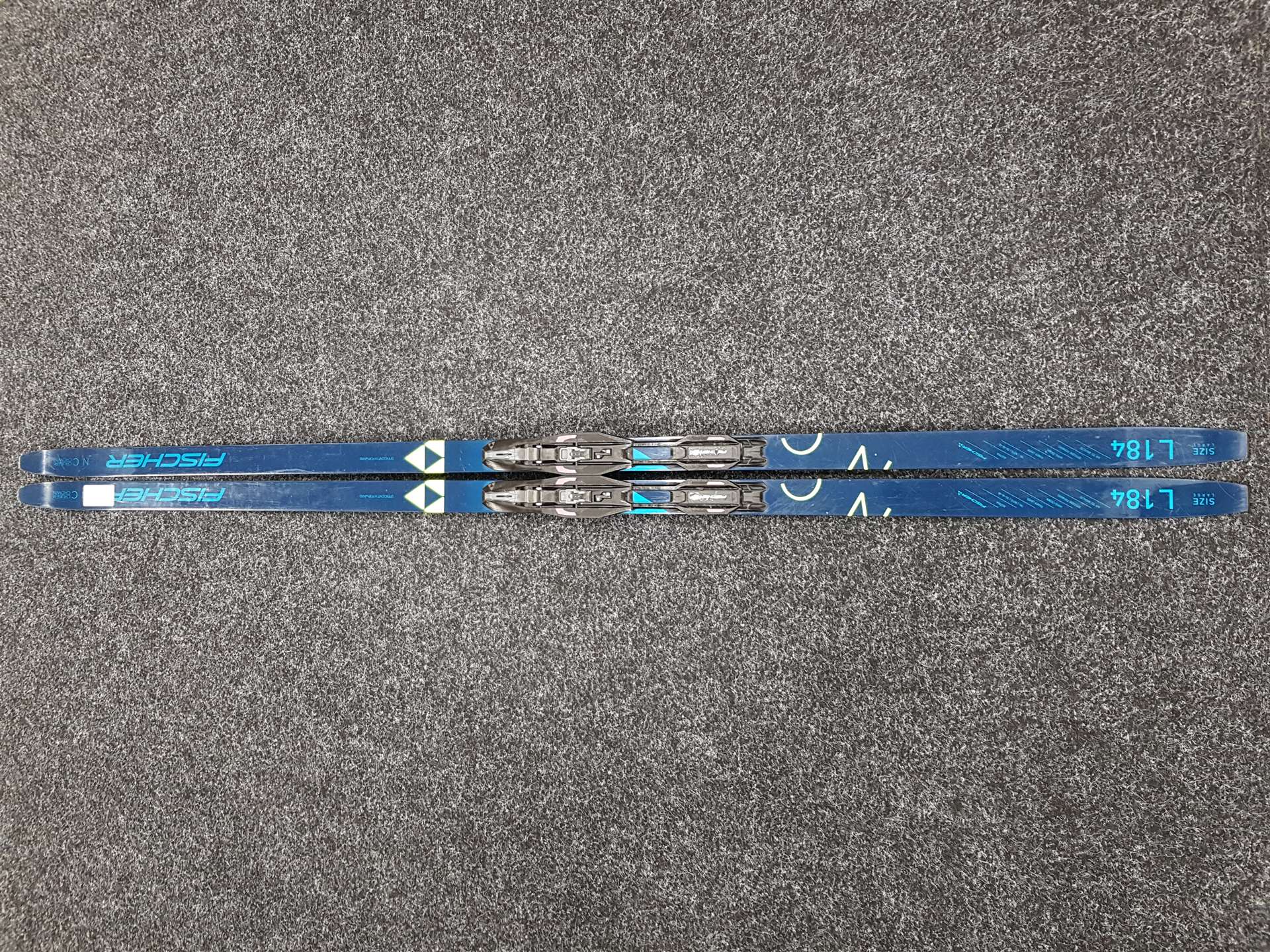 Schiuri de cross-country FISCHER Efficient Forward folosite + legături NNN Fischer Control