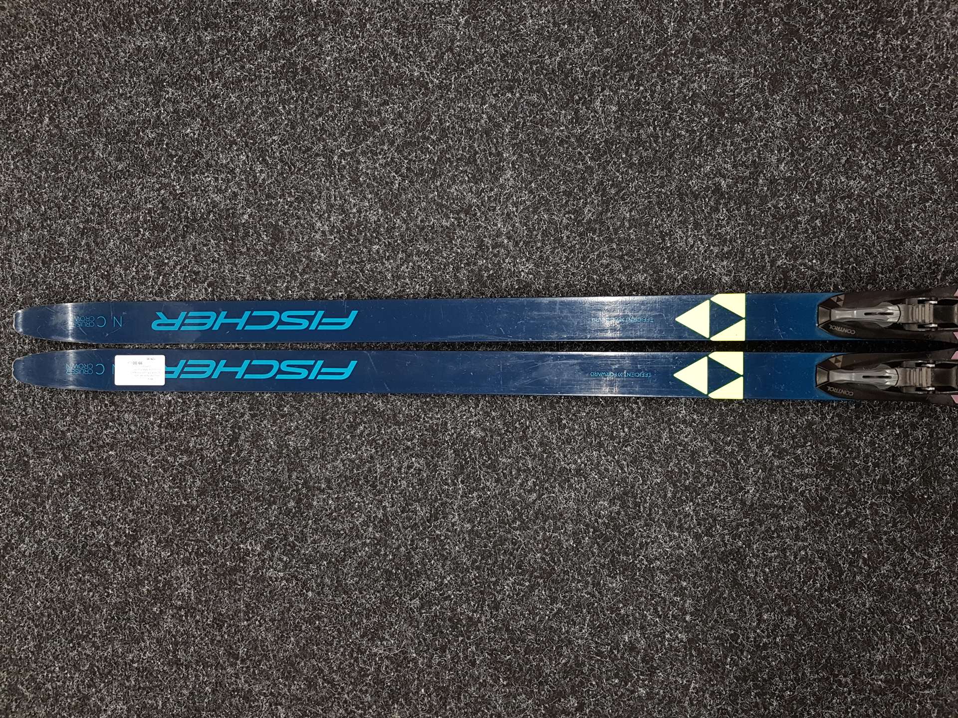 Schiuri de cross-country FISCHER Efficient Forward folosite + legături NNN Fischer Control