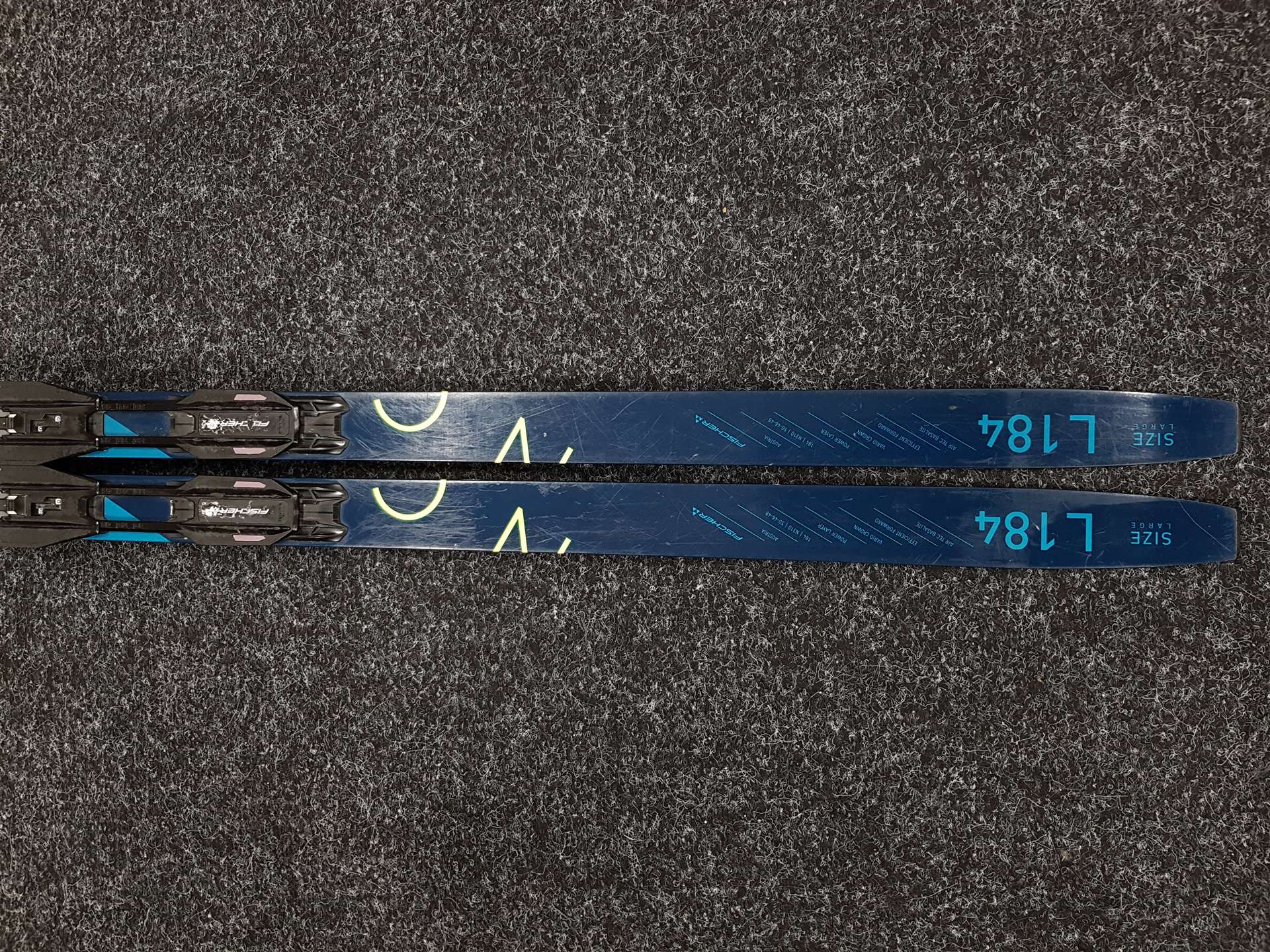 Schiuri de cross-country FISCHER Efficient Forward folosite + legături NNN Fischer Control