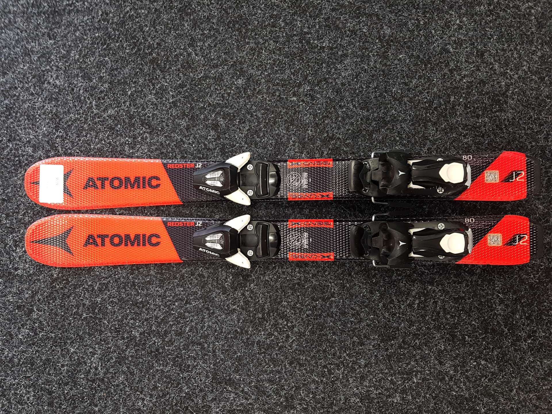 Sci da sci usati per bambini, modello ATOMIC Redster J2 + attacchi Atomic C5.