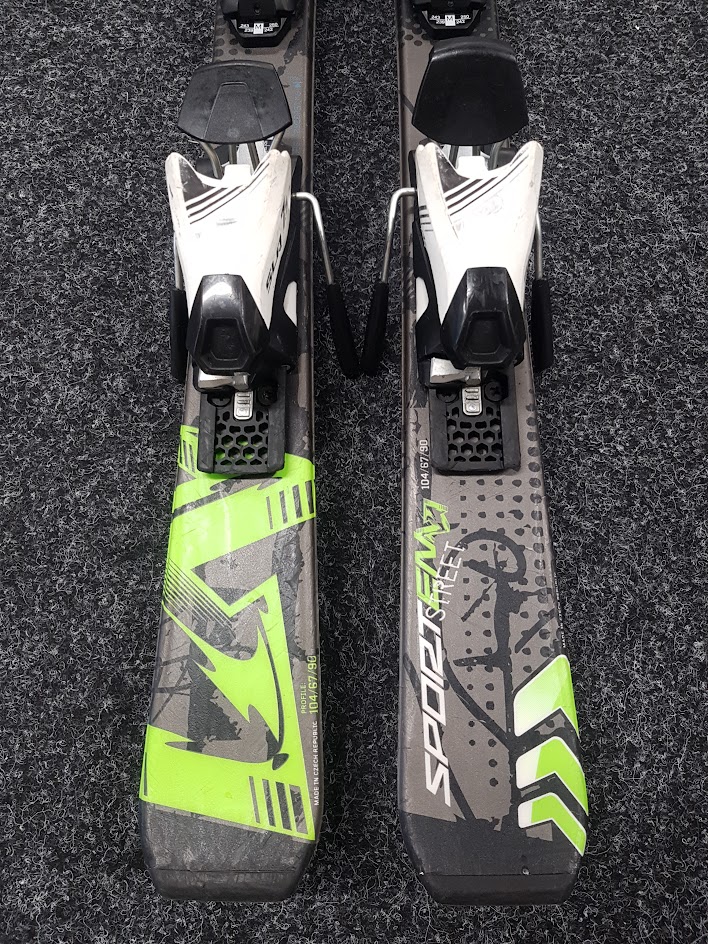 Używane narty Sporten Street Team Junior Sport + wiązania Tyrolia SLR 4.5