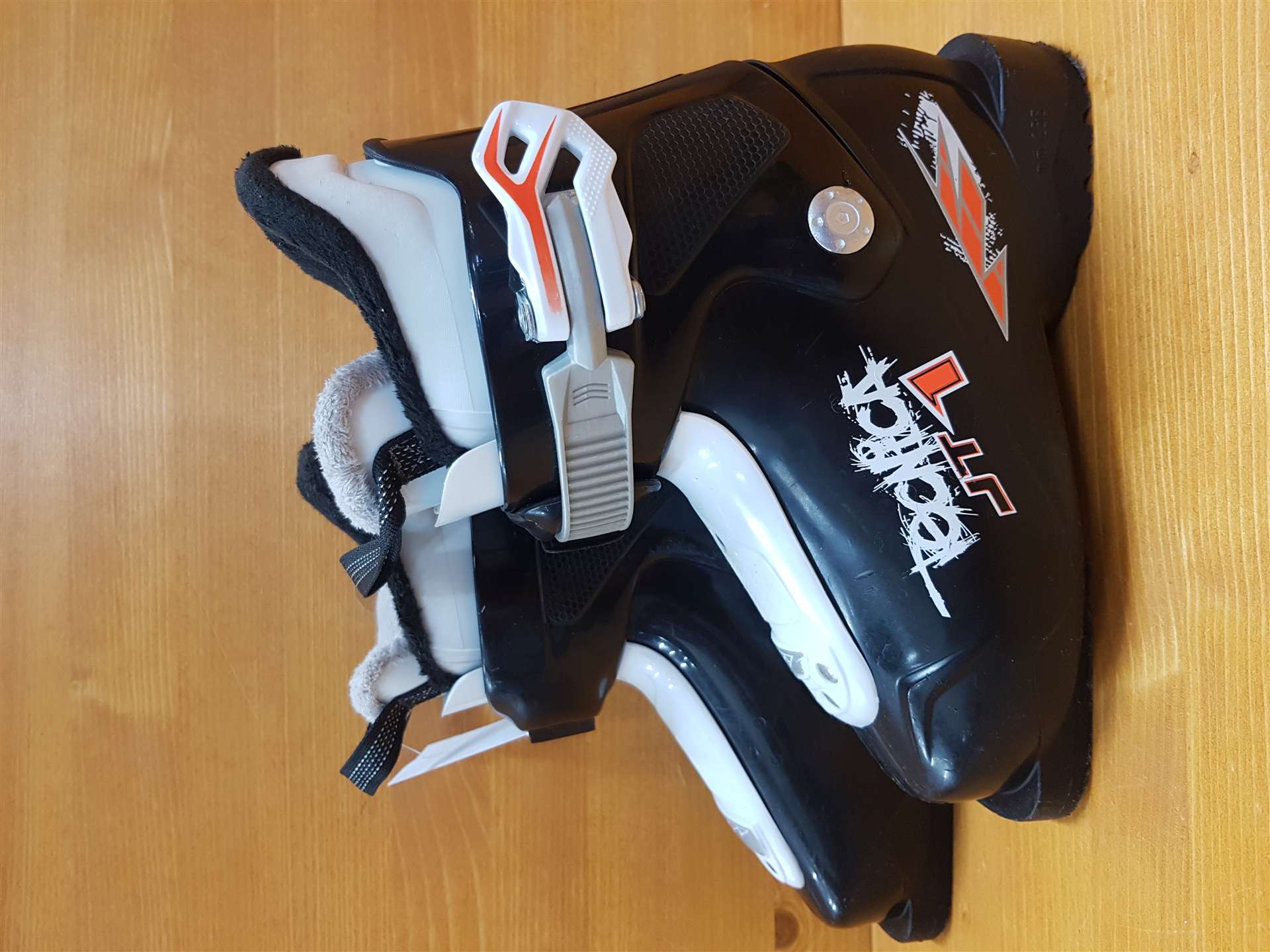 Použité lyžiarky TECNICA JT1