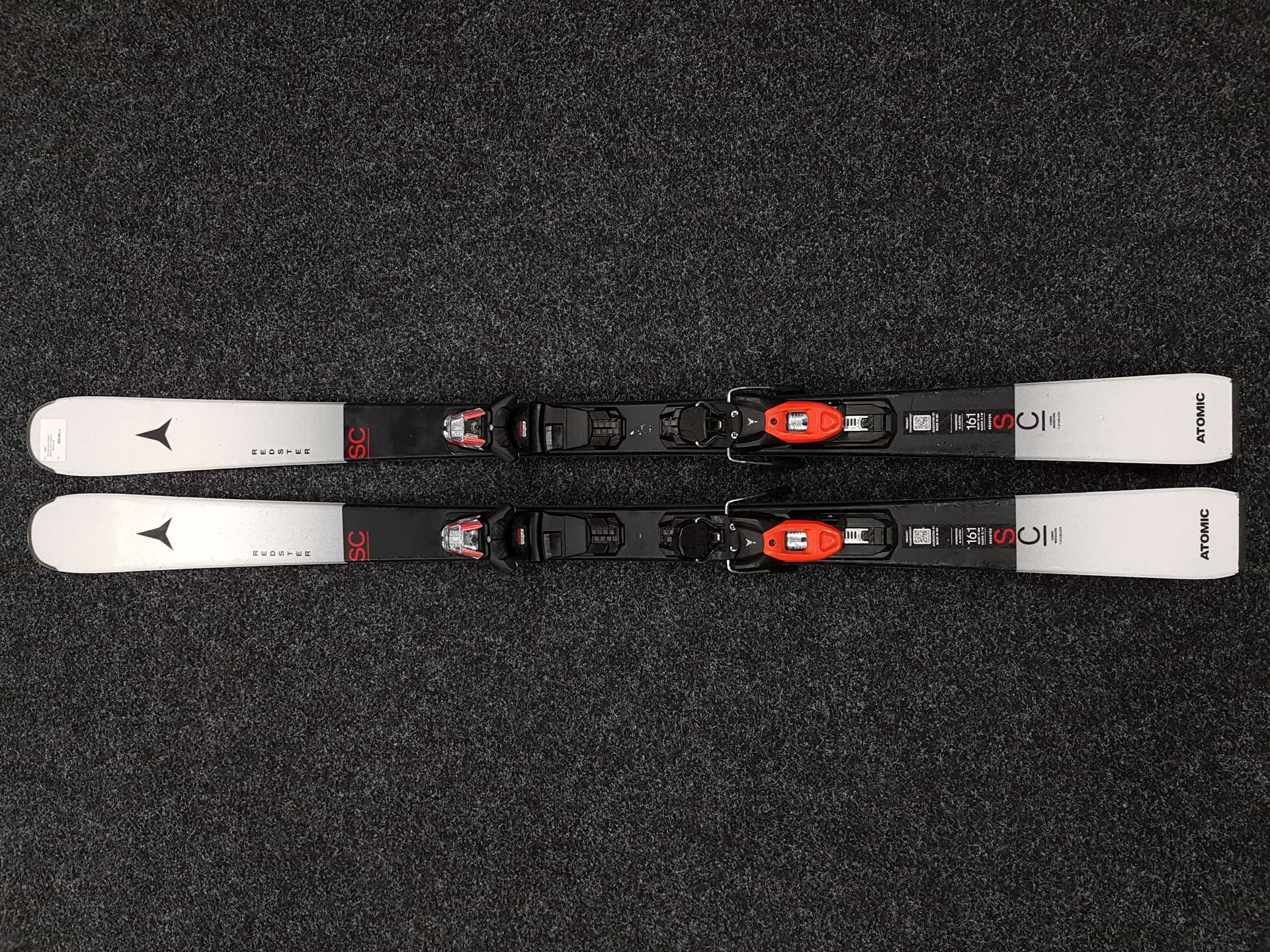 Skis ATOMIC Redster SC d'occasion + fixations Atomic 10