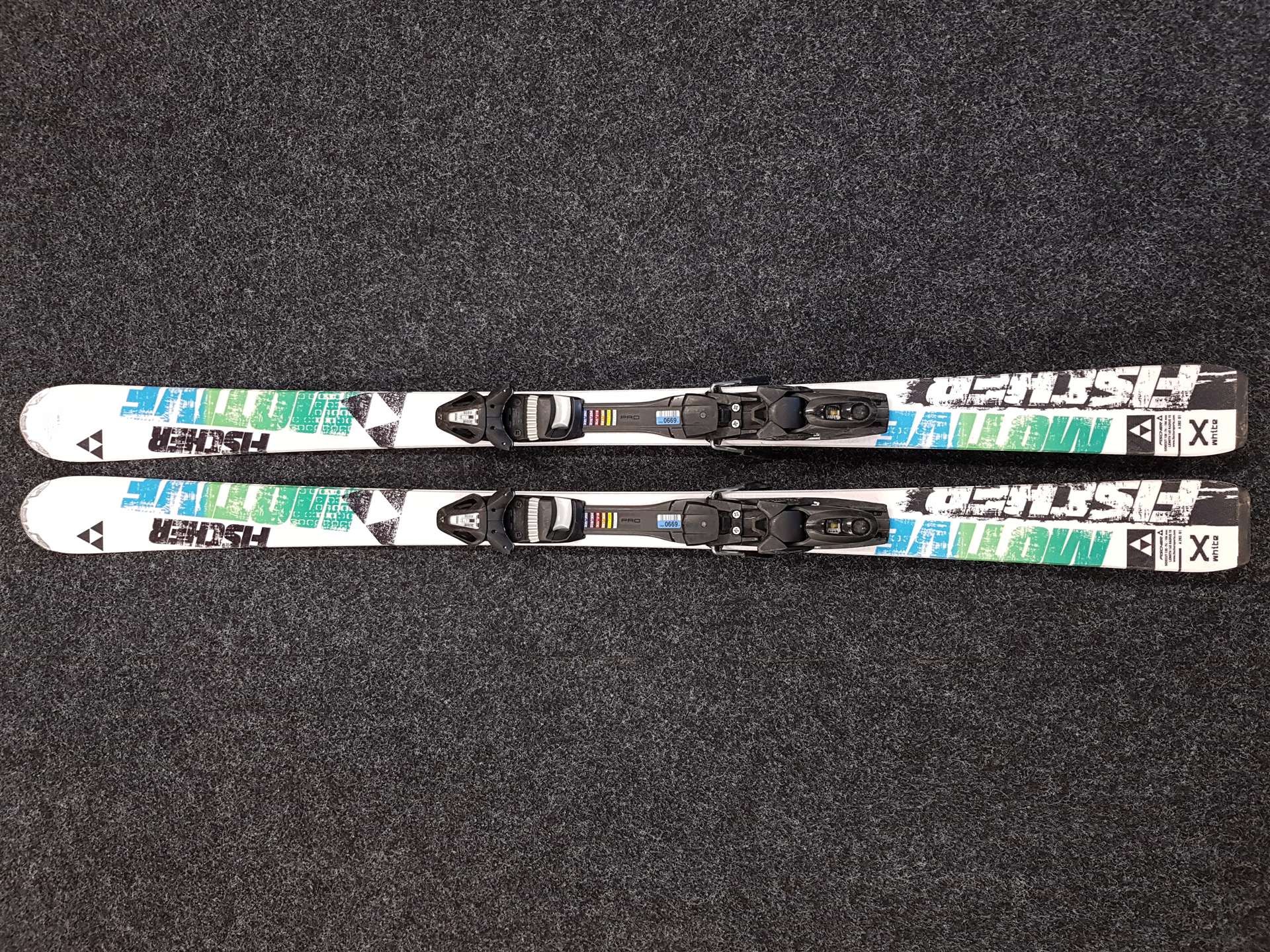 Skis FISCHER Motive d'occasion + fixations Fischer XTR 10