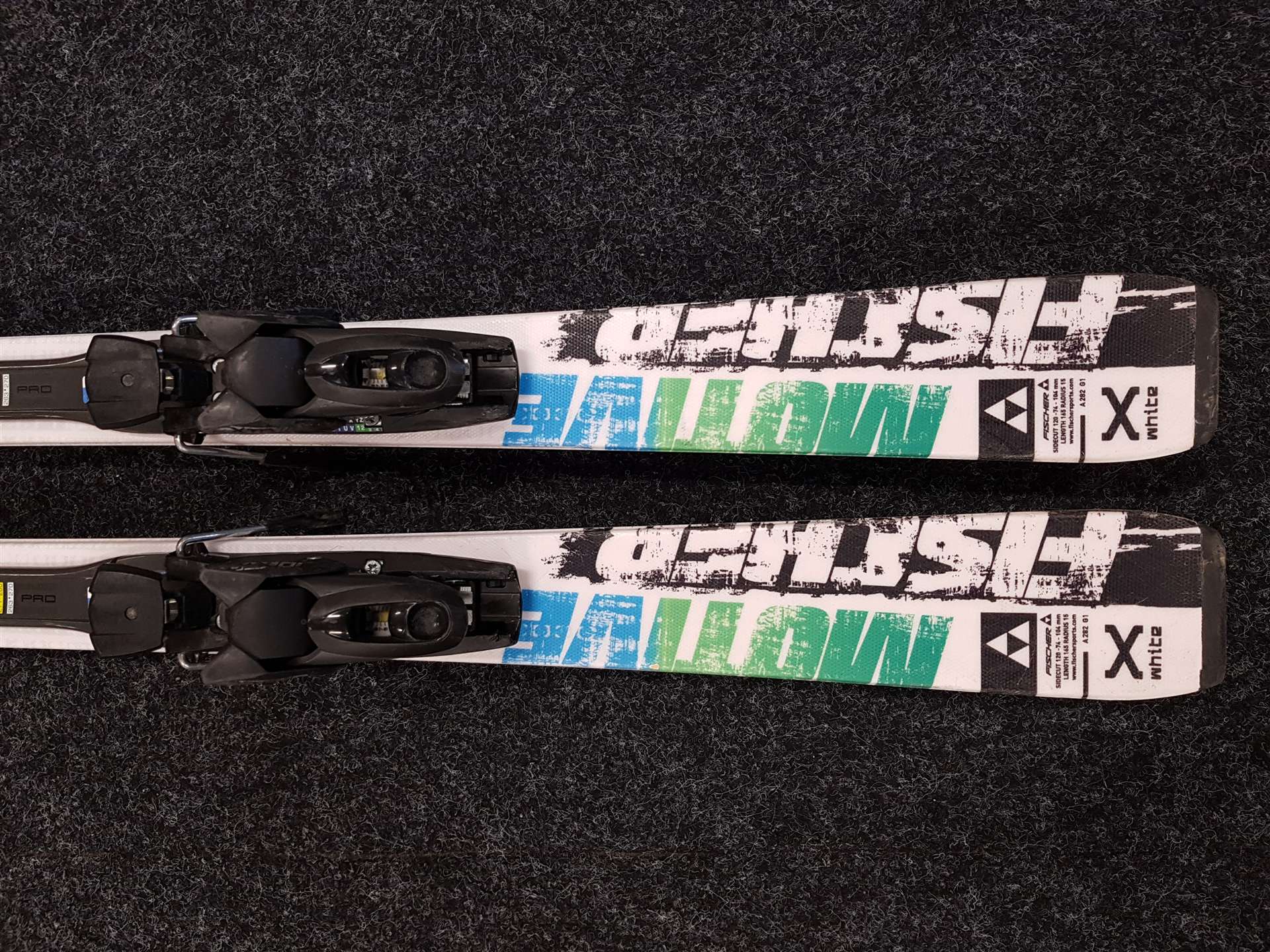 Skis FISCHER Motive d'occasion + fixations Fischer XTR 10