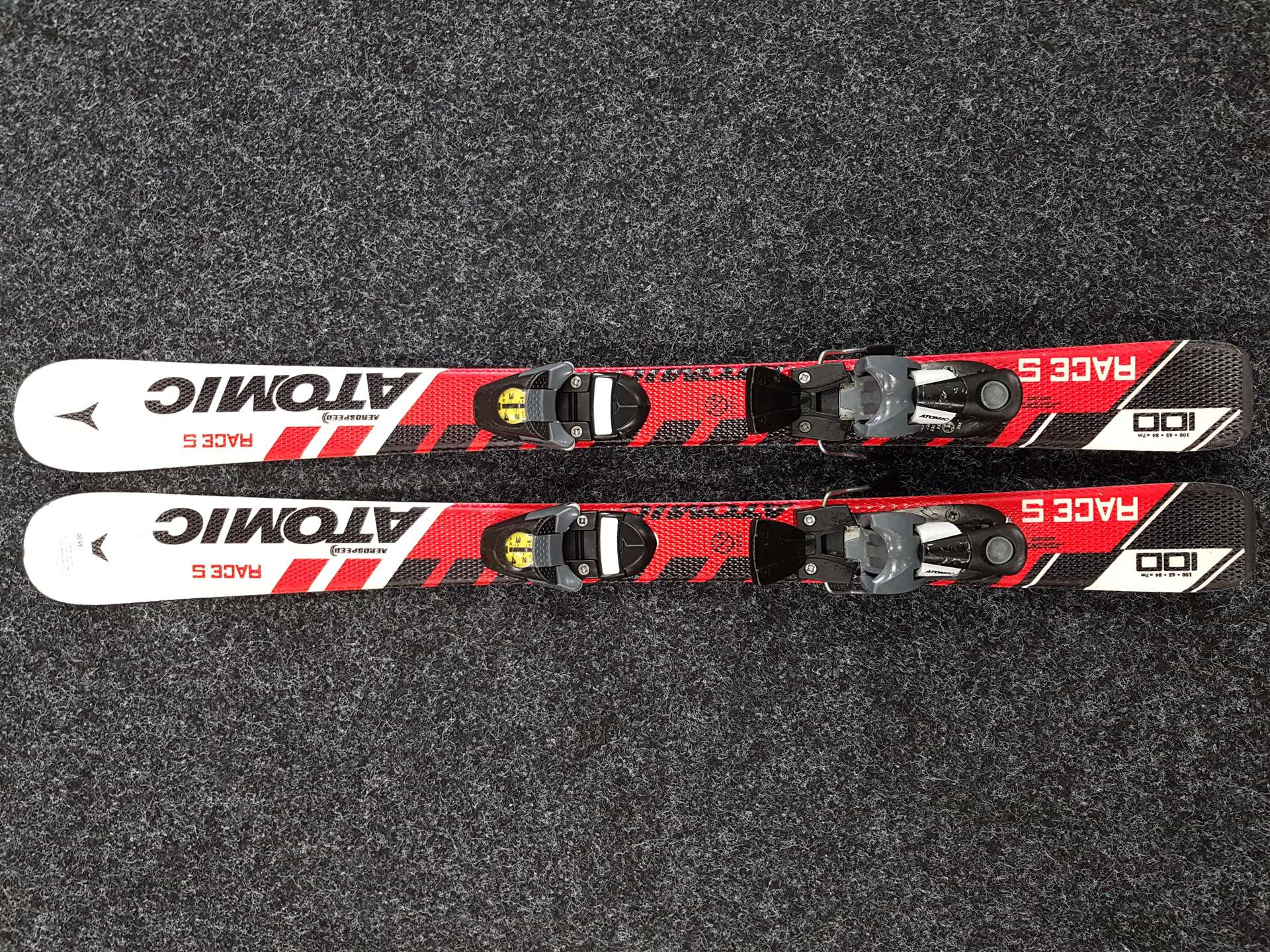 Skis enfant d'occasion ATOMIC Race 5 + fixations AtomicR045+
