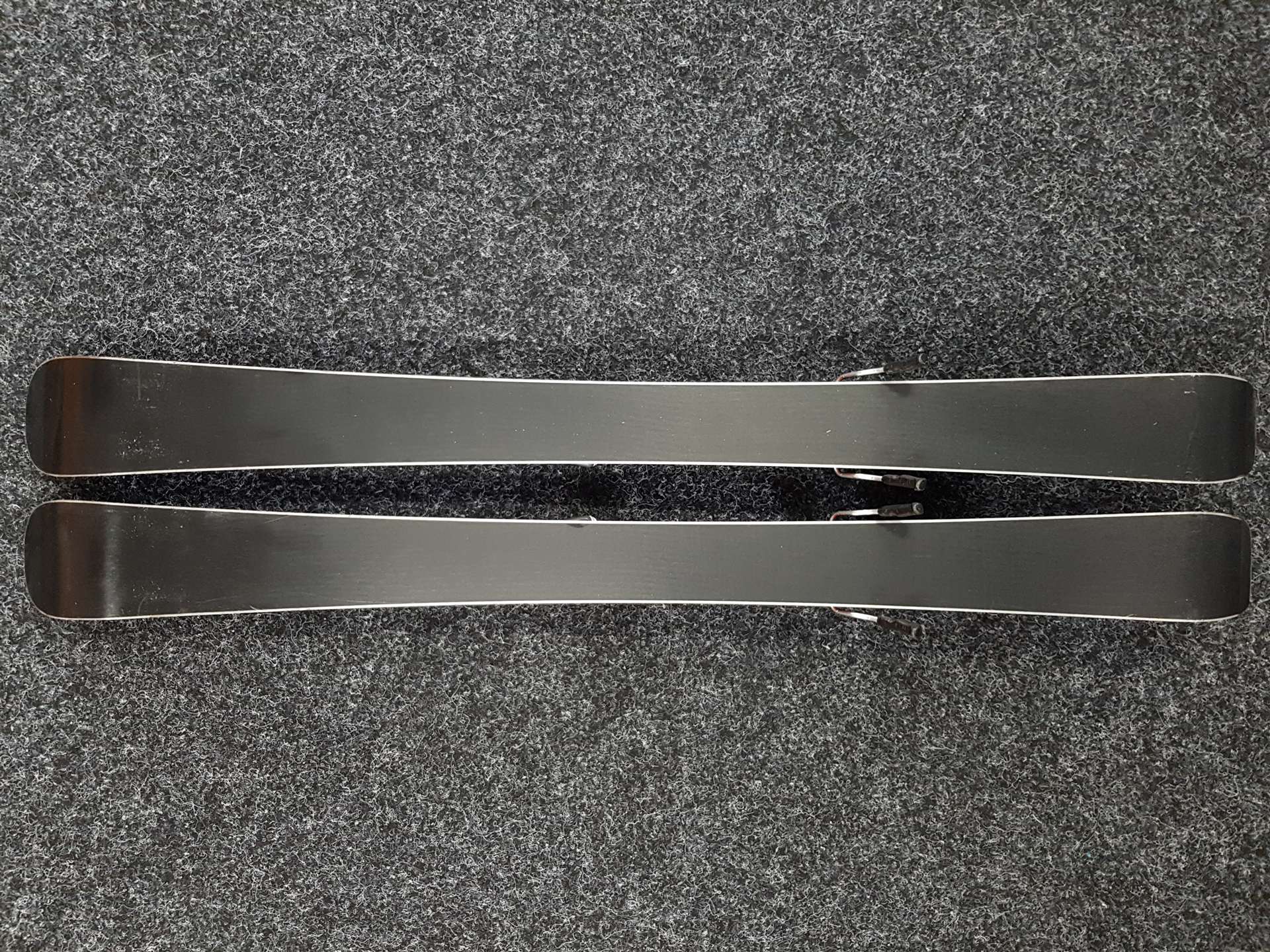 Skis enfant d'occasion ATOMIC Race 5 + fixations AtomicR045+