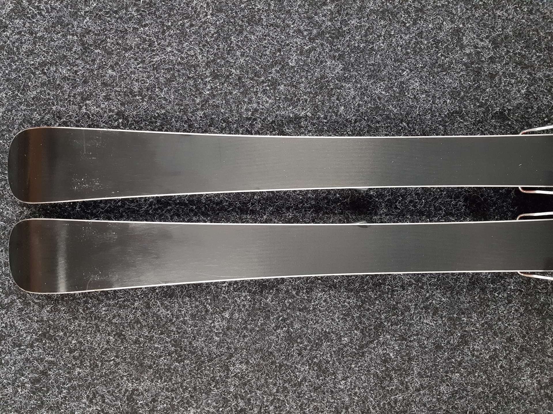 Skis enfant d'occasion ATOMIC Race 5 + fixations AtomicR045+