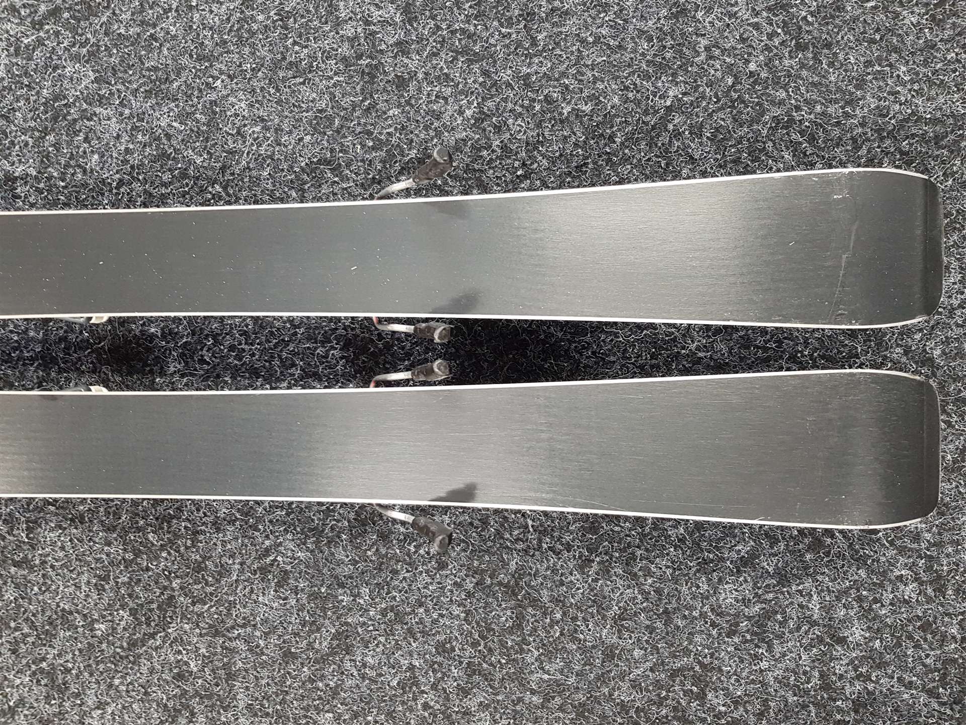 Skis enfant d'occasion ATOMIC Race 5 + fixations AtomicR045+