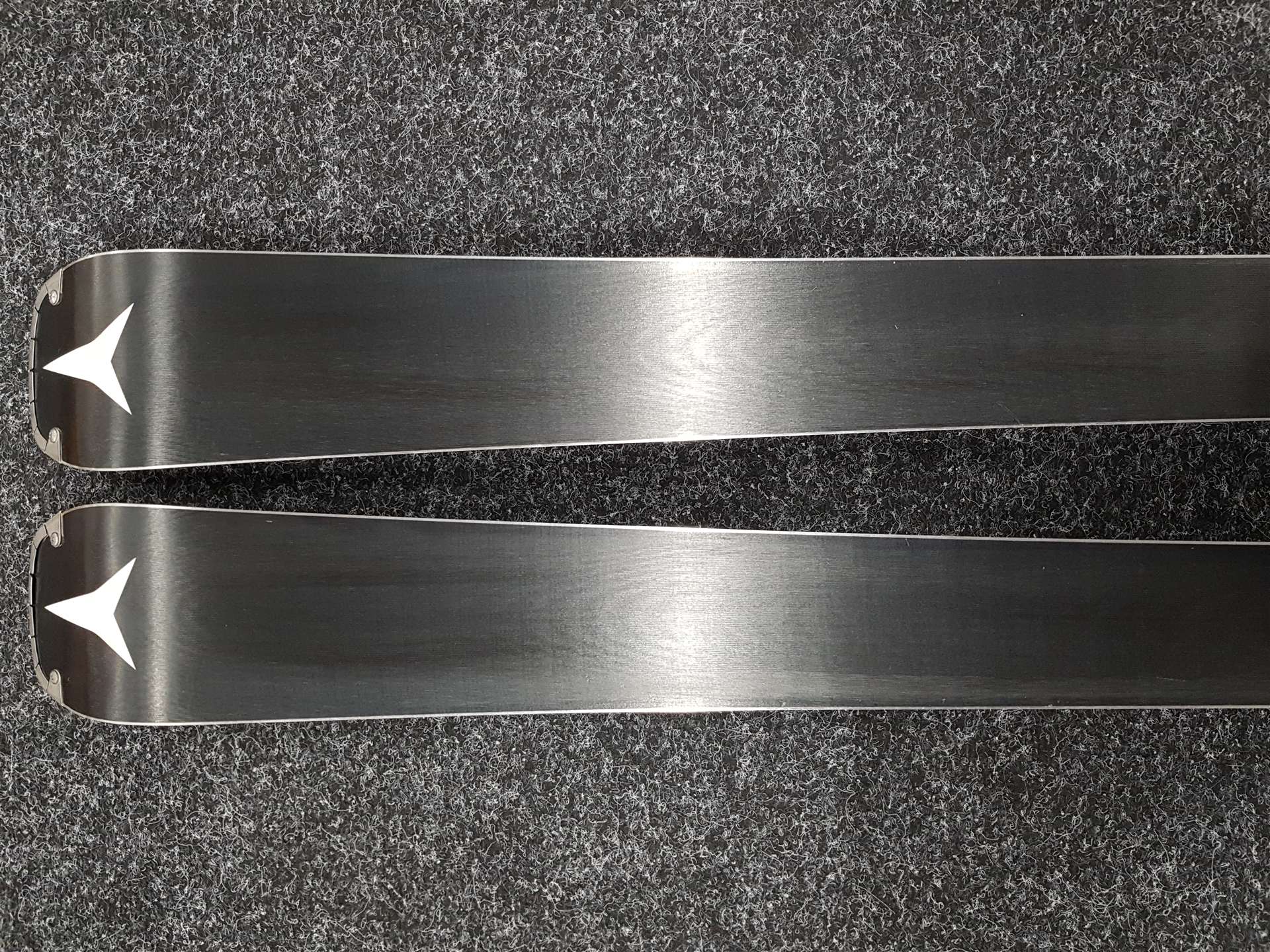 Skis ATOMIC Redster Q9 d'occasion + fixations Atomic X 12 GW