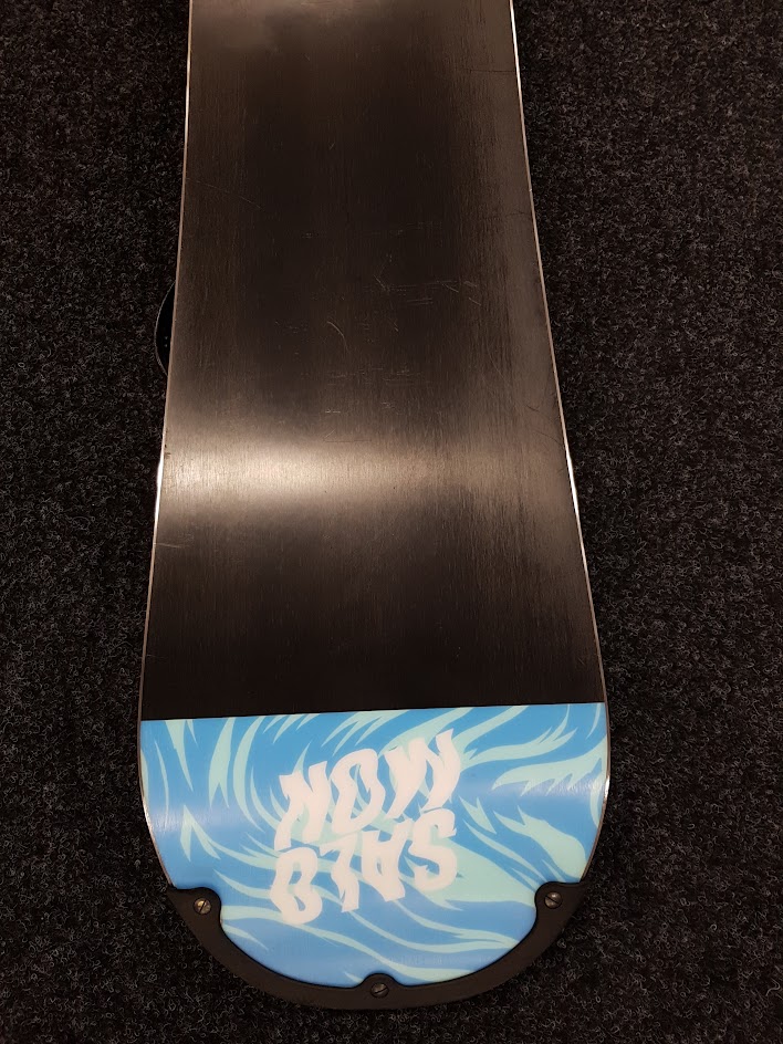 Snowboard SALOMON Liberty d'occasion + fixations Burton taille S