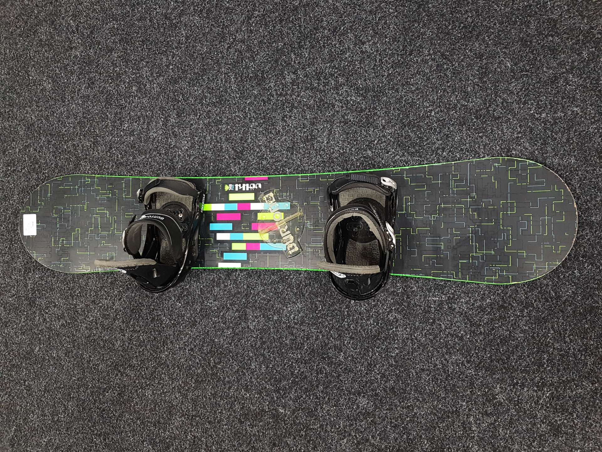 Snowboard BURTON Pixel 148 usato + attacchi Burton taglia S/M