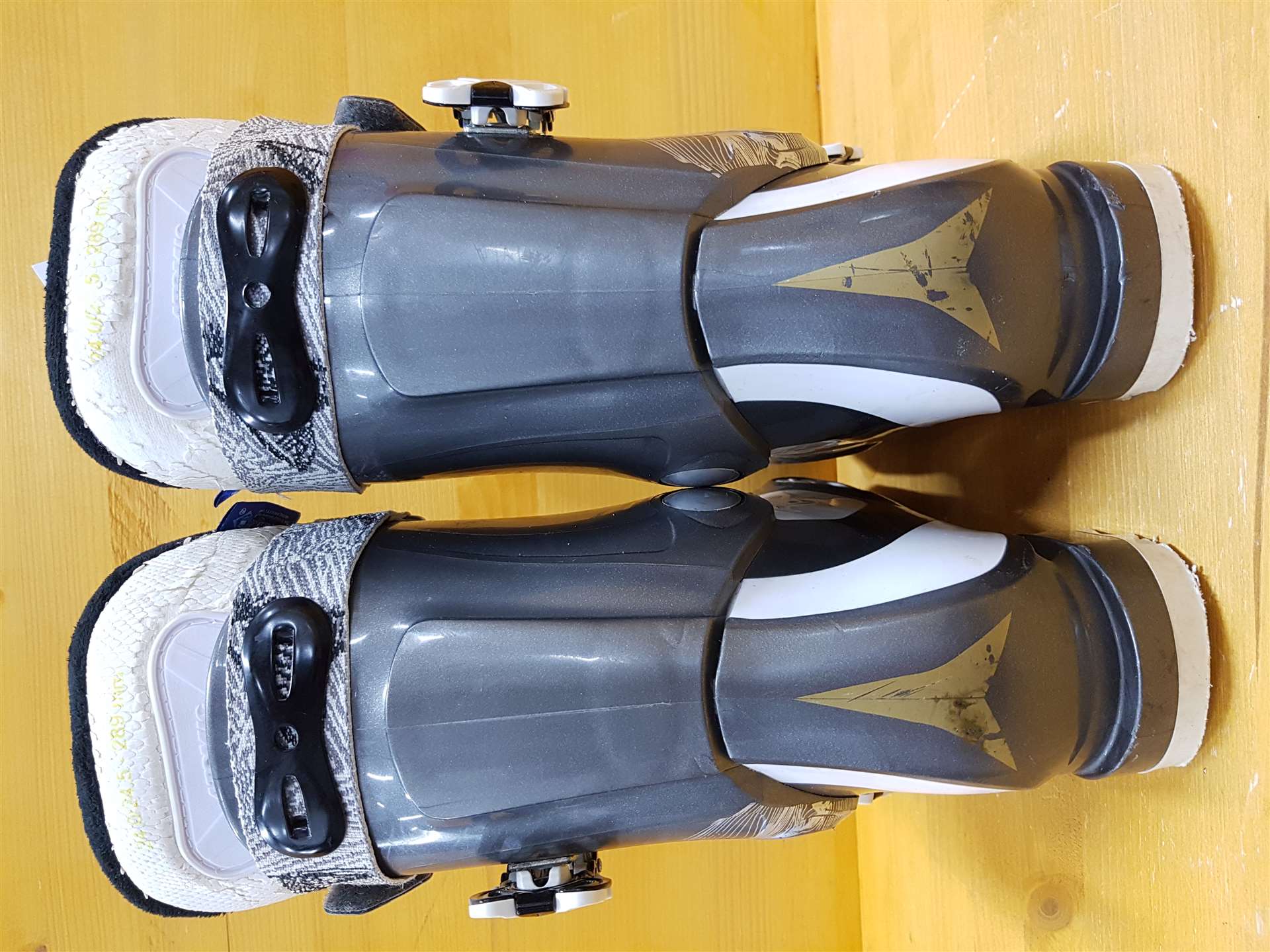 Używane buty narciarskie Atomic Livefit 60