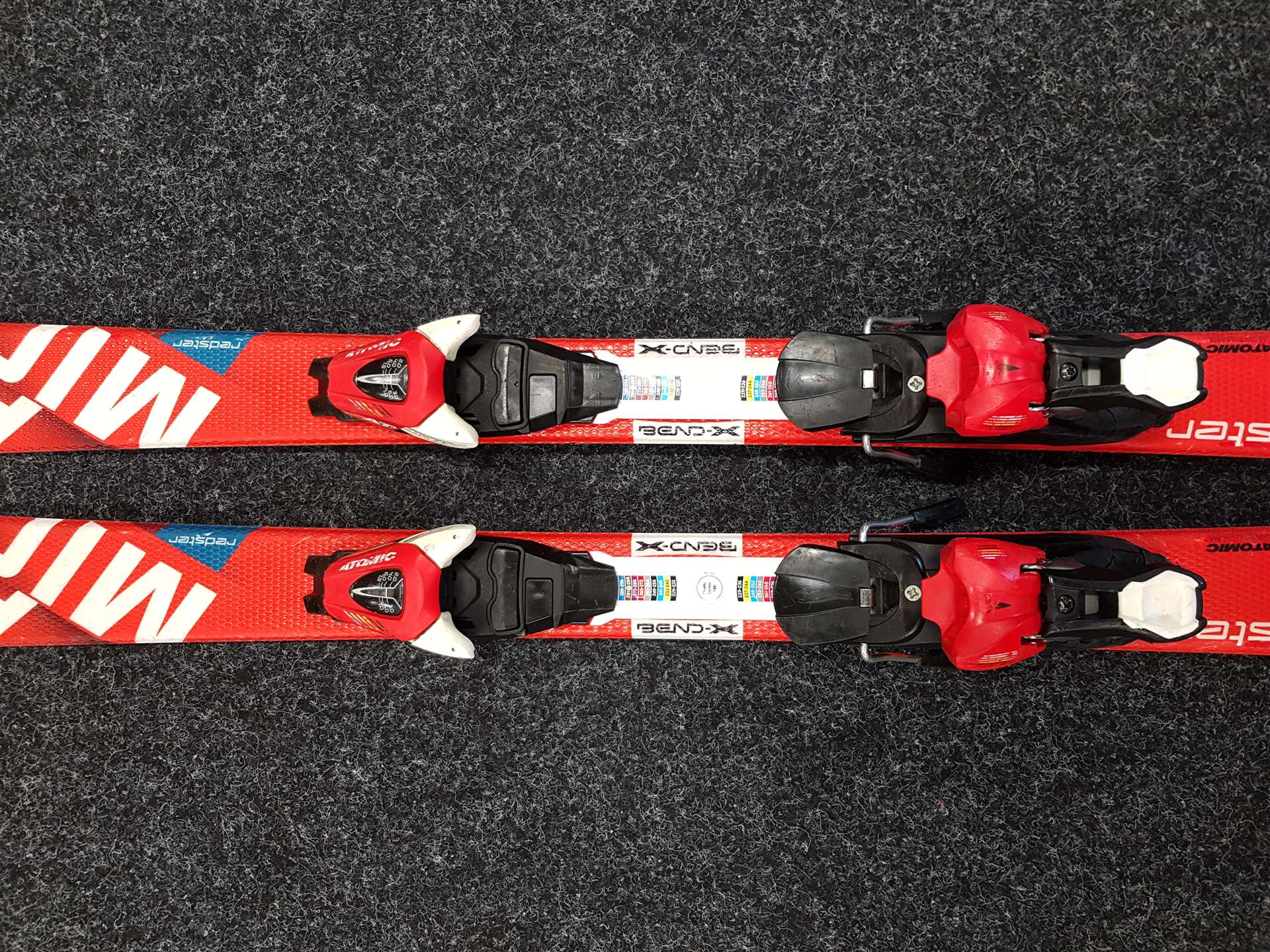 Skis enfant d'occasion ATOMIC Redster XT + fixations Atomic XTE 7