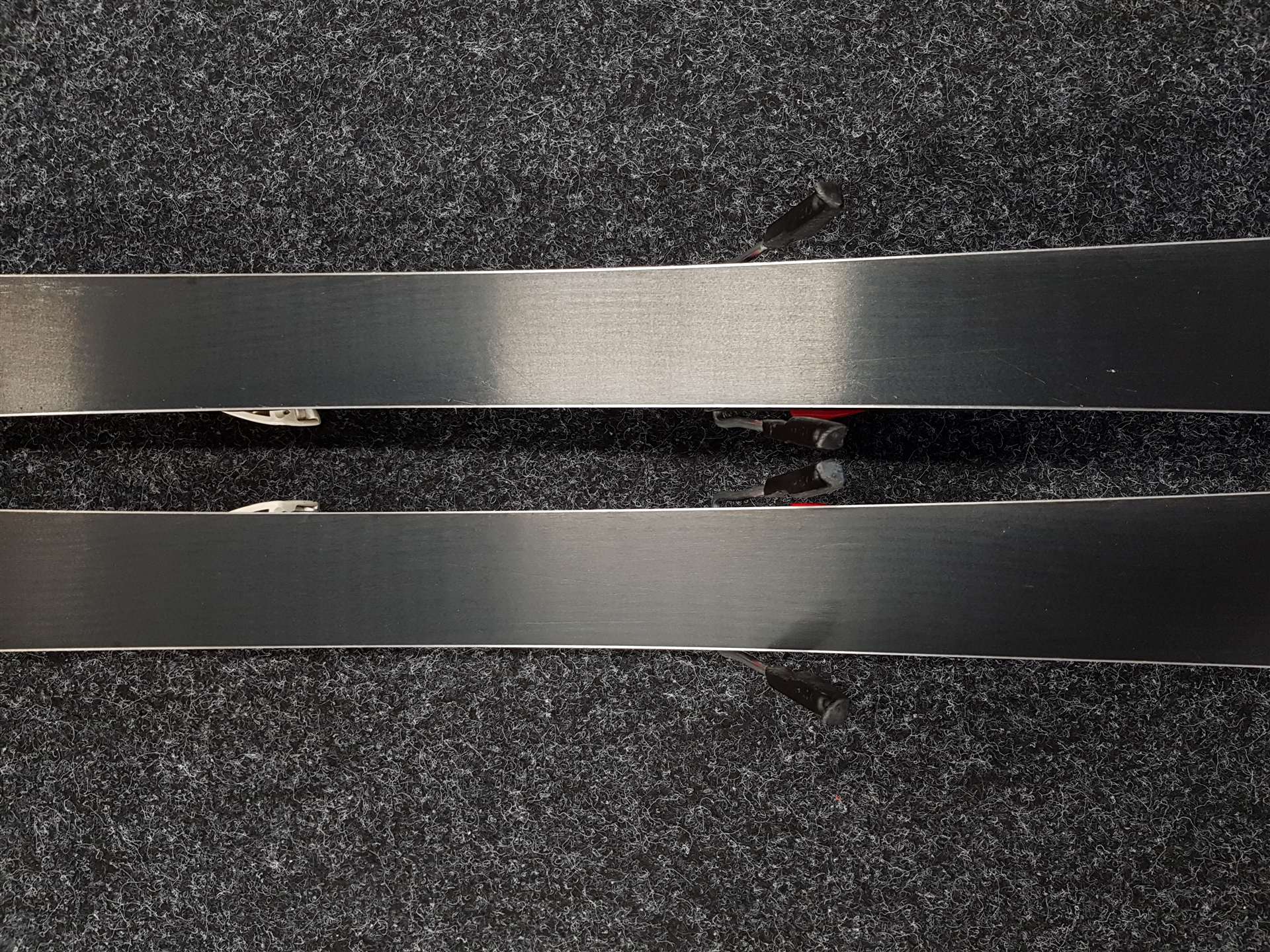 Skis enfant d'occasion ATOMIC Redster XT + fixations Atomic XTE 7