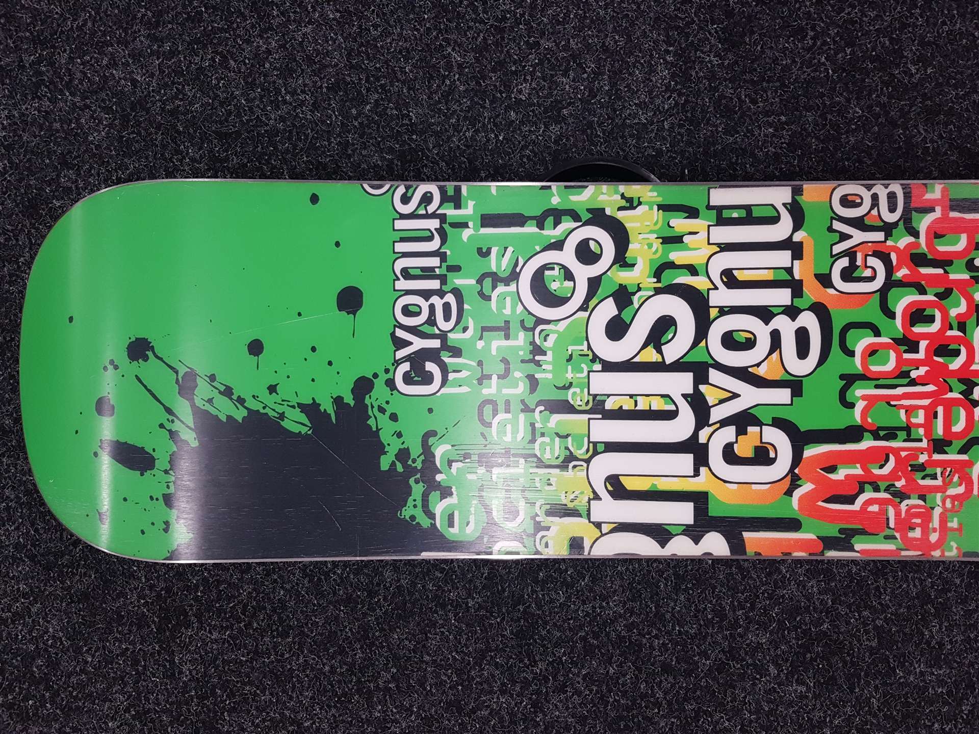 Használt CYGNUS Rebel snowboard + elsőkerék-meghajtású kötés S/M méret
