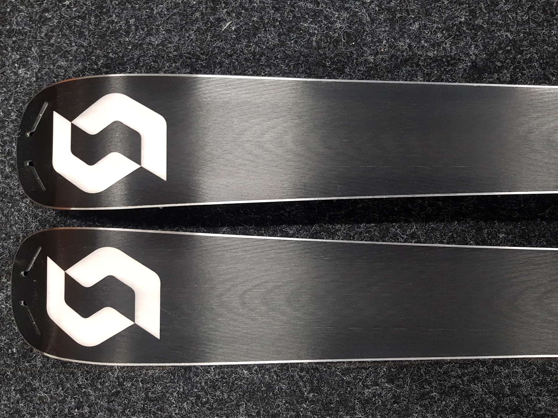 Sci SCOTT Slight 83 usati + attacchi Salomon Warden 11